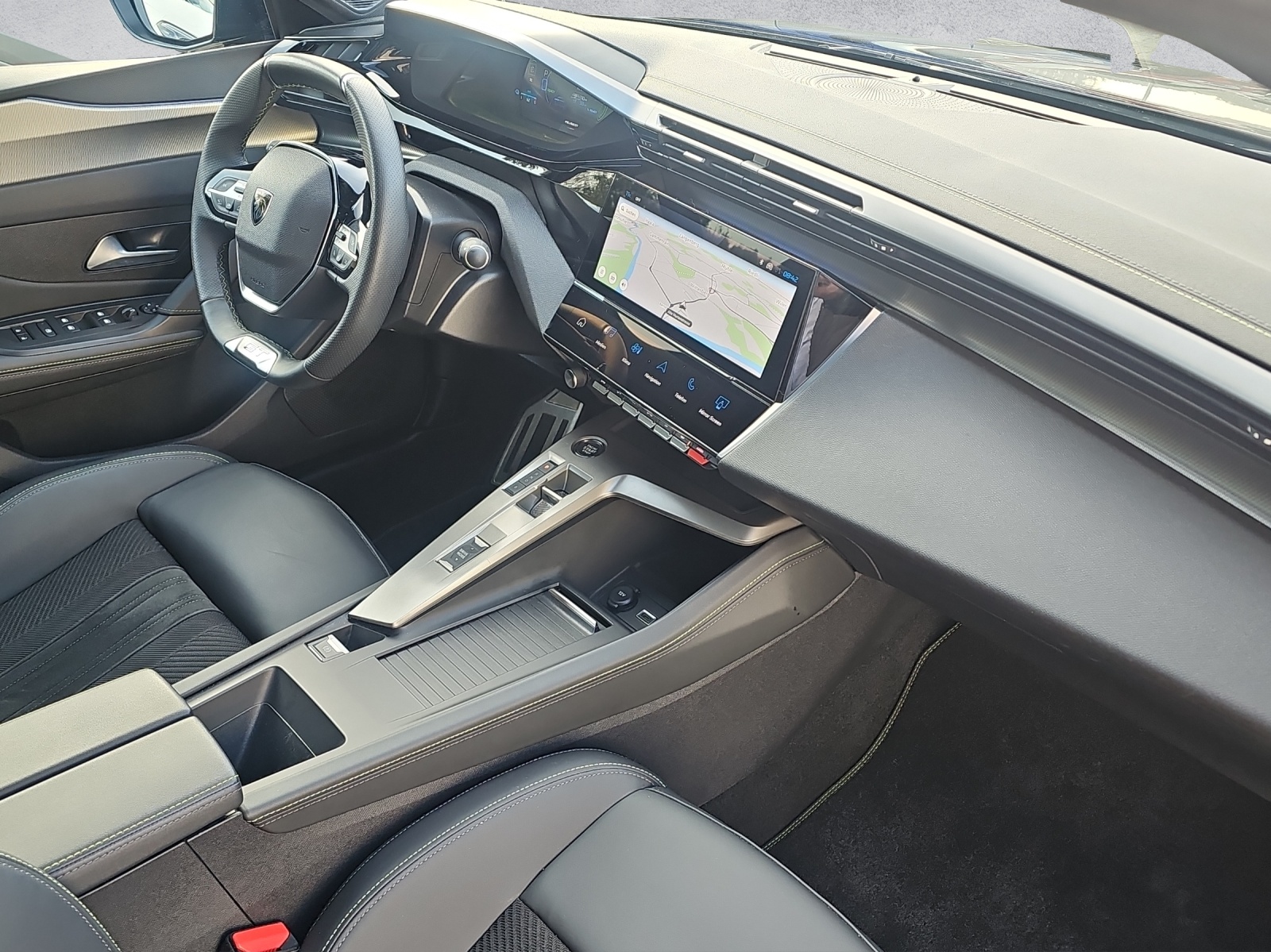 PEUGEOT 308 SW 1.6 PHEV 180 GT-image-9