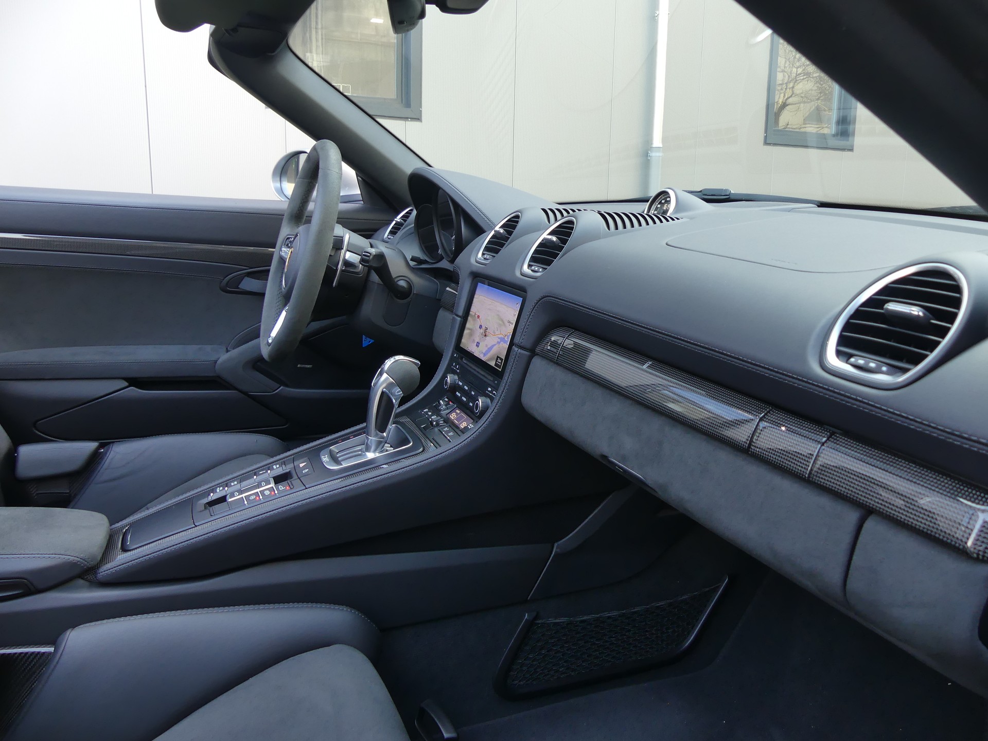 PORSCHE 718 Boxster Spyder PDK-image-8