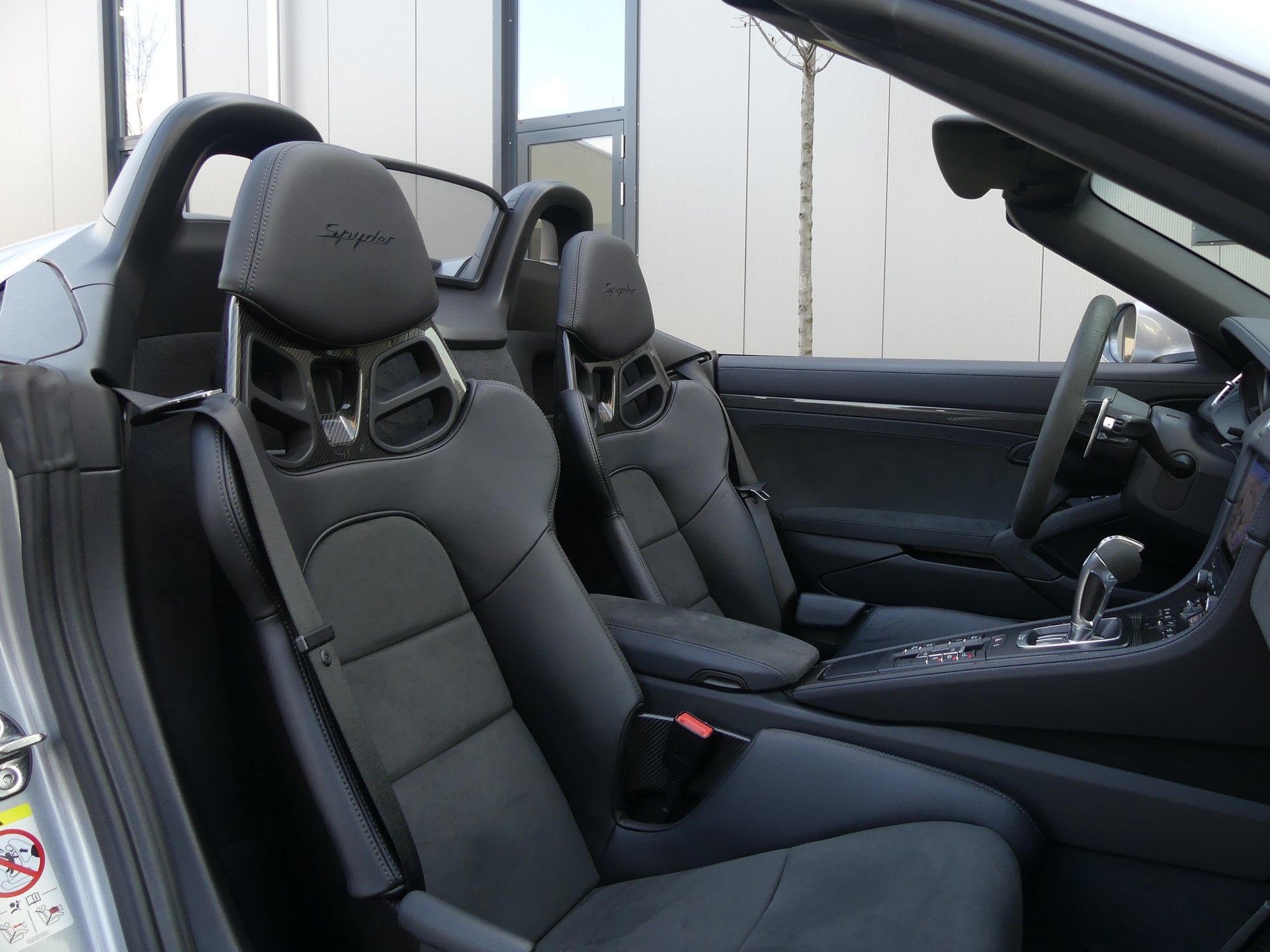 PORSCHE 718 Boxster Spyder PDK-image-9