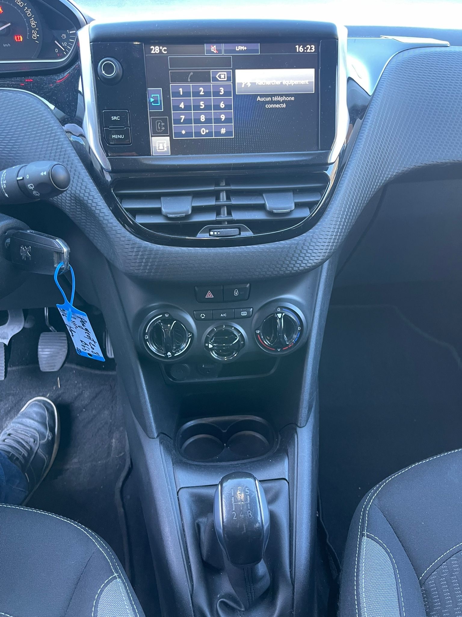 PEUGEOT 208 1.2 PureTech Allure-image-10