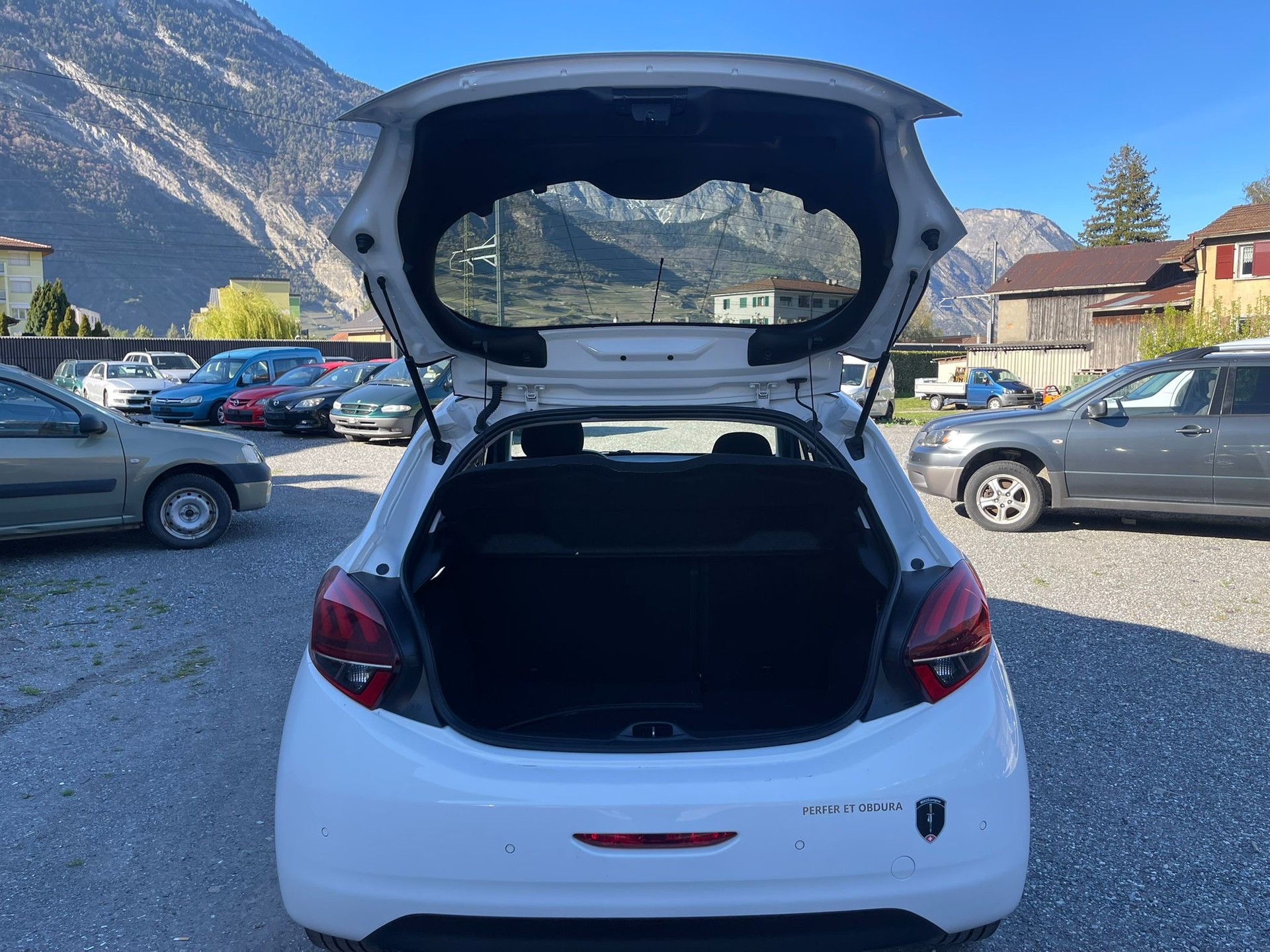 PEUGEOT 208 1.2 PureTech Allure-image-5