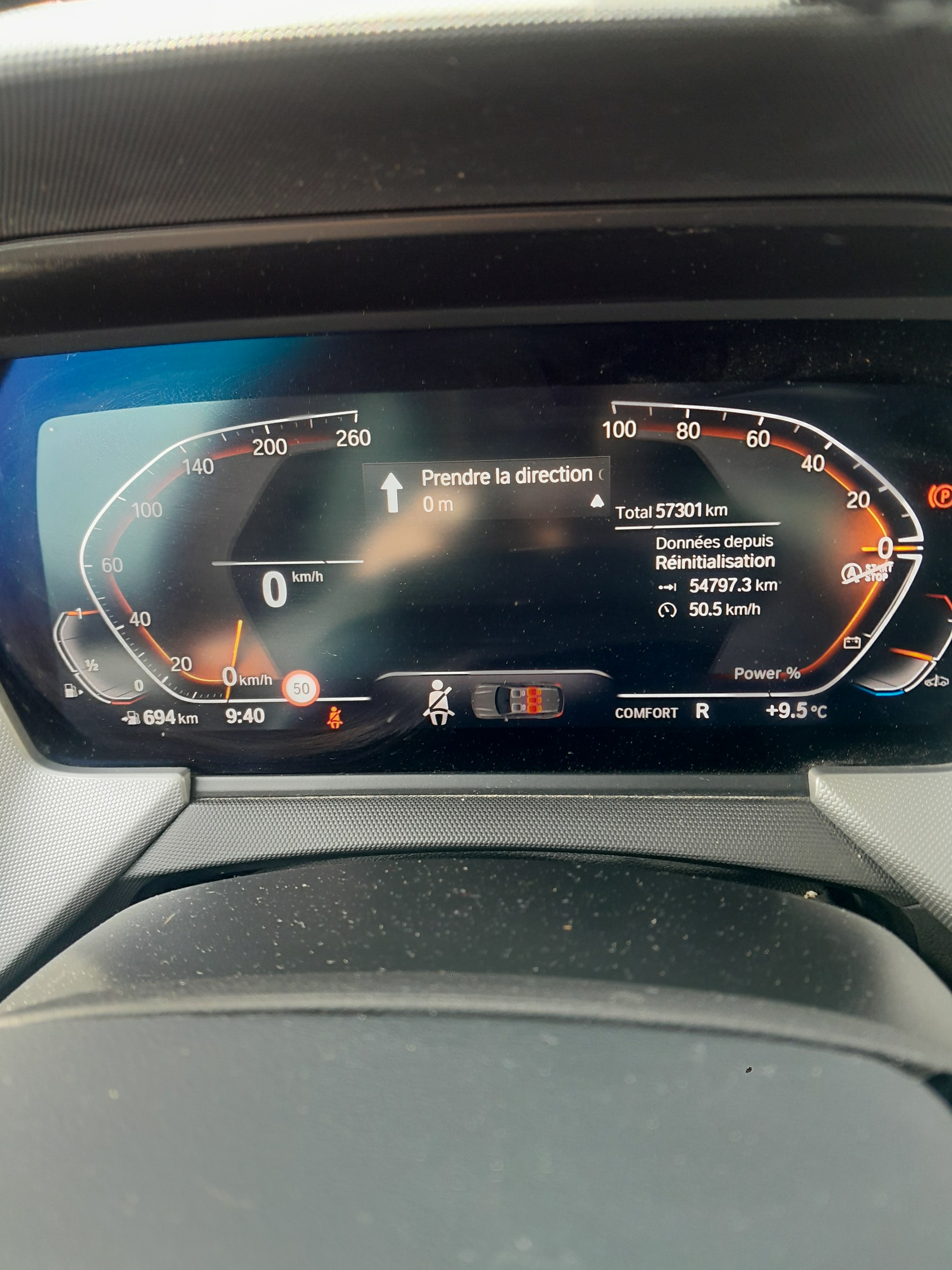 BMW 118i Essential Edition Steptronic-image-4