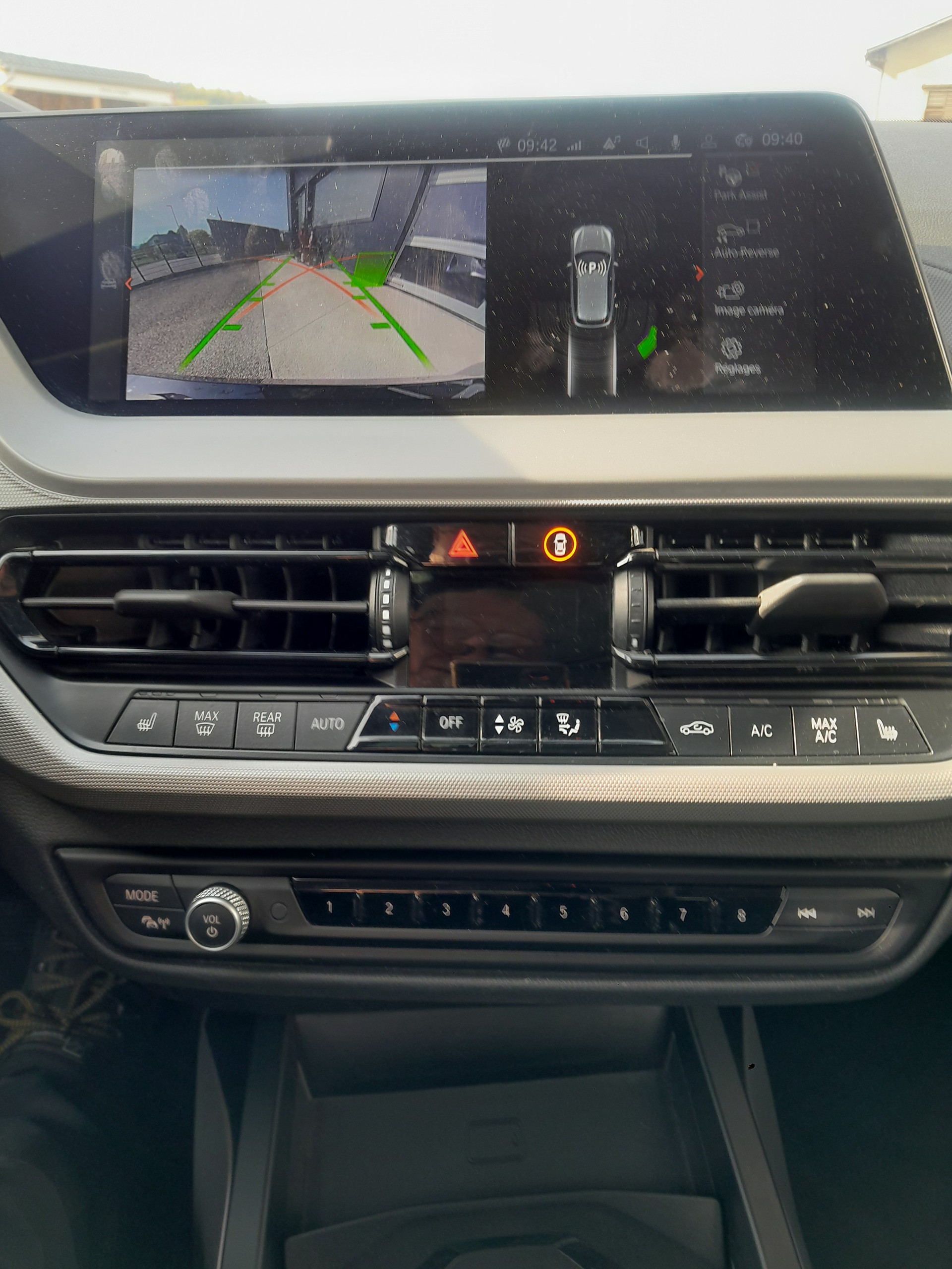 BMW 118i Essential Edition Steptronic-image-5