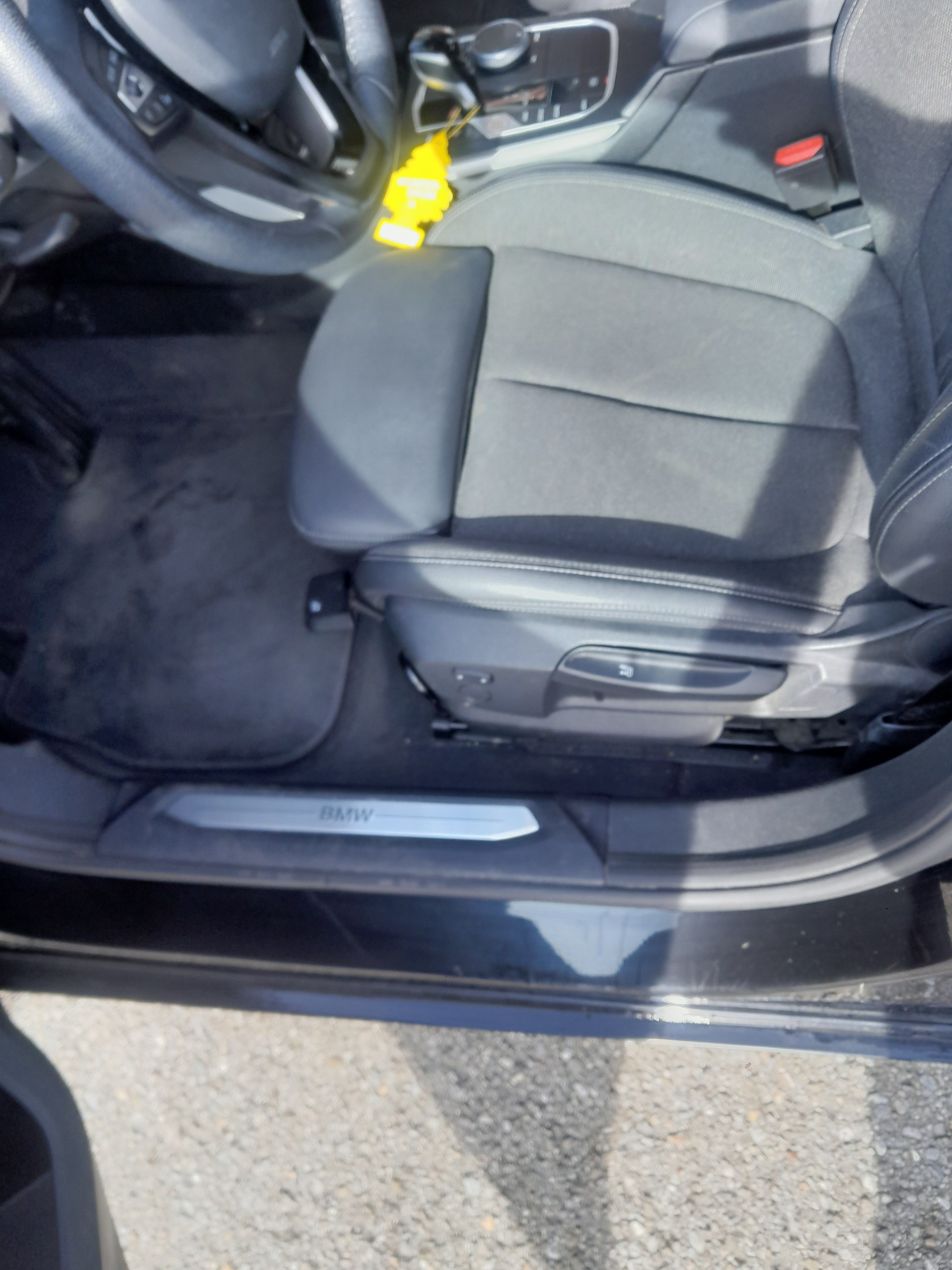 BMW 118i Essential Edition Steptronic-image-6