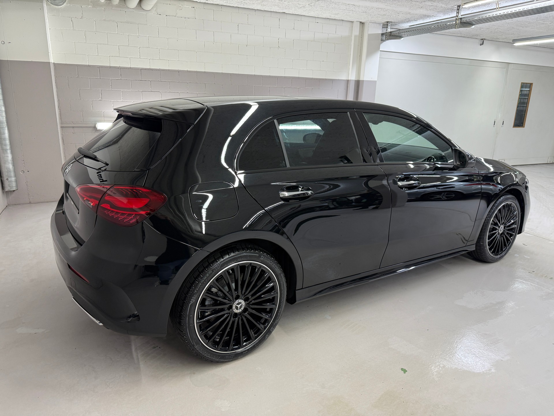 MERCEDES-BENZ A 250 e Kompaktlimousine EQ Star-showroom-element-3