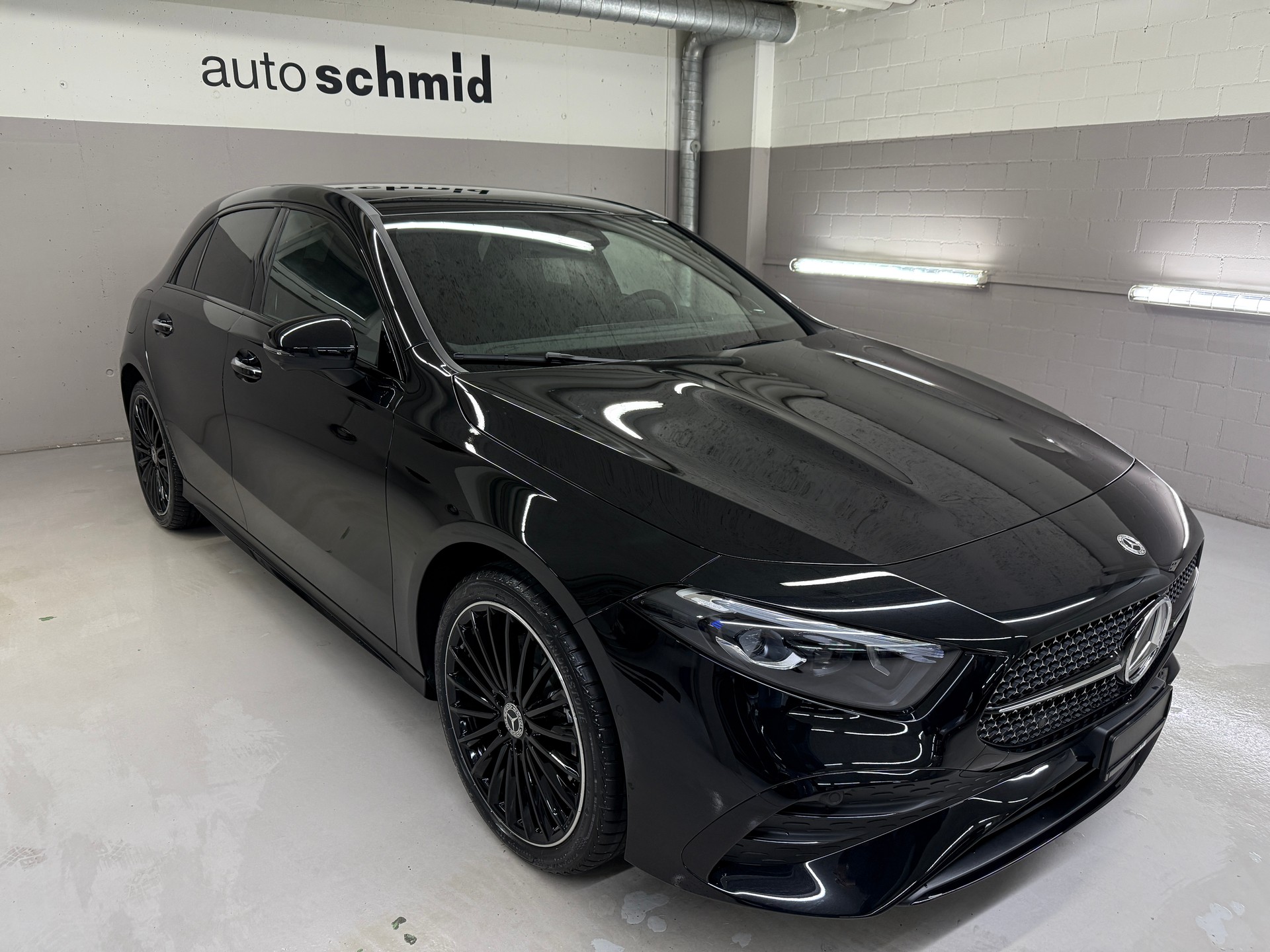 MERCEDES-BENZ A 250 e Kompaktlimousine EQ Star-showroom-element-1