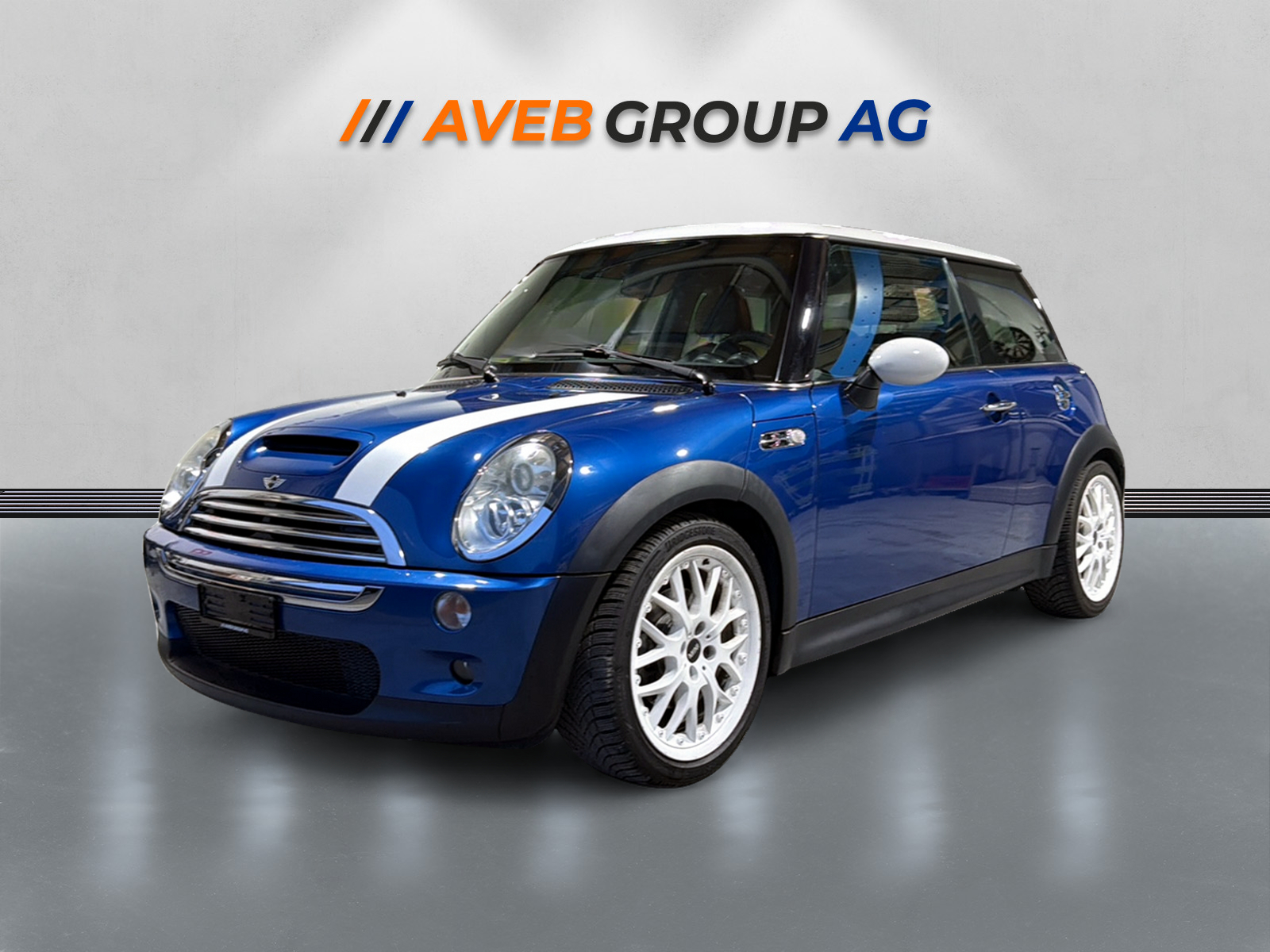 MINI Cooper S-showroom-element-1