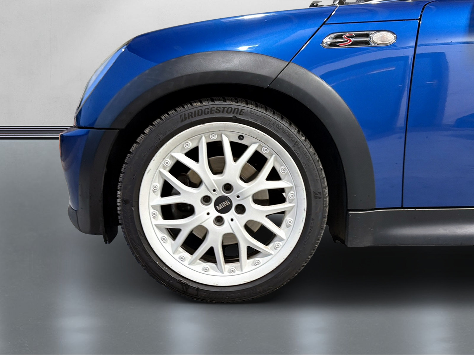 MINI Cooper S-showroom-element-2