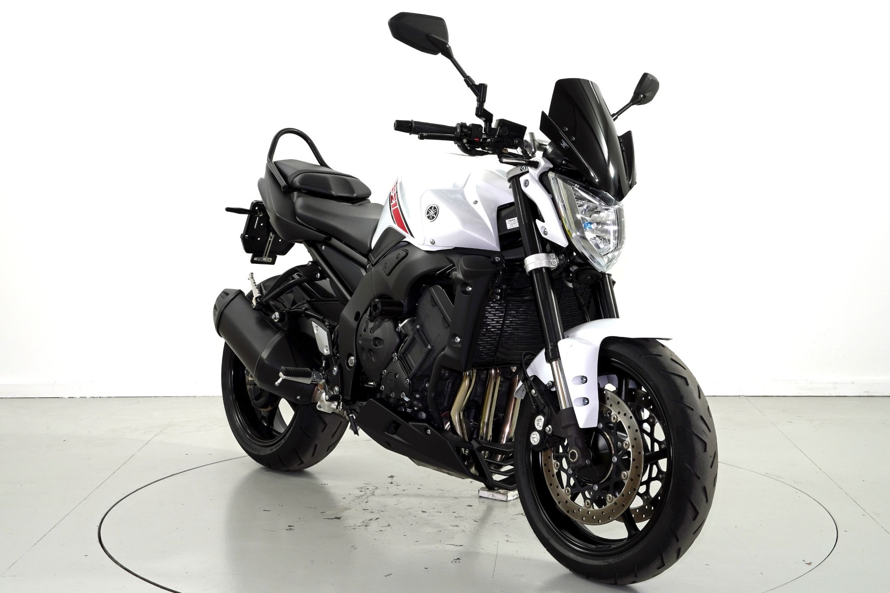 YAMAHA FZ1NA-showroom-element-1