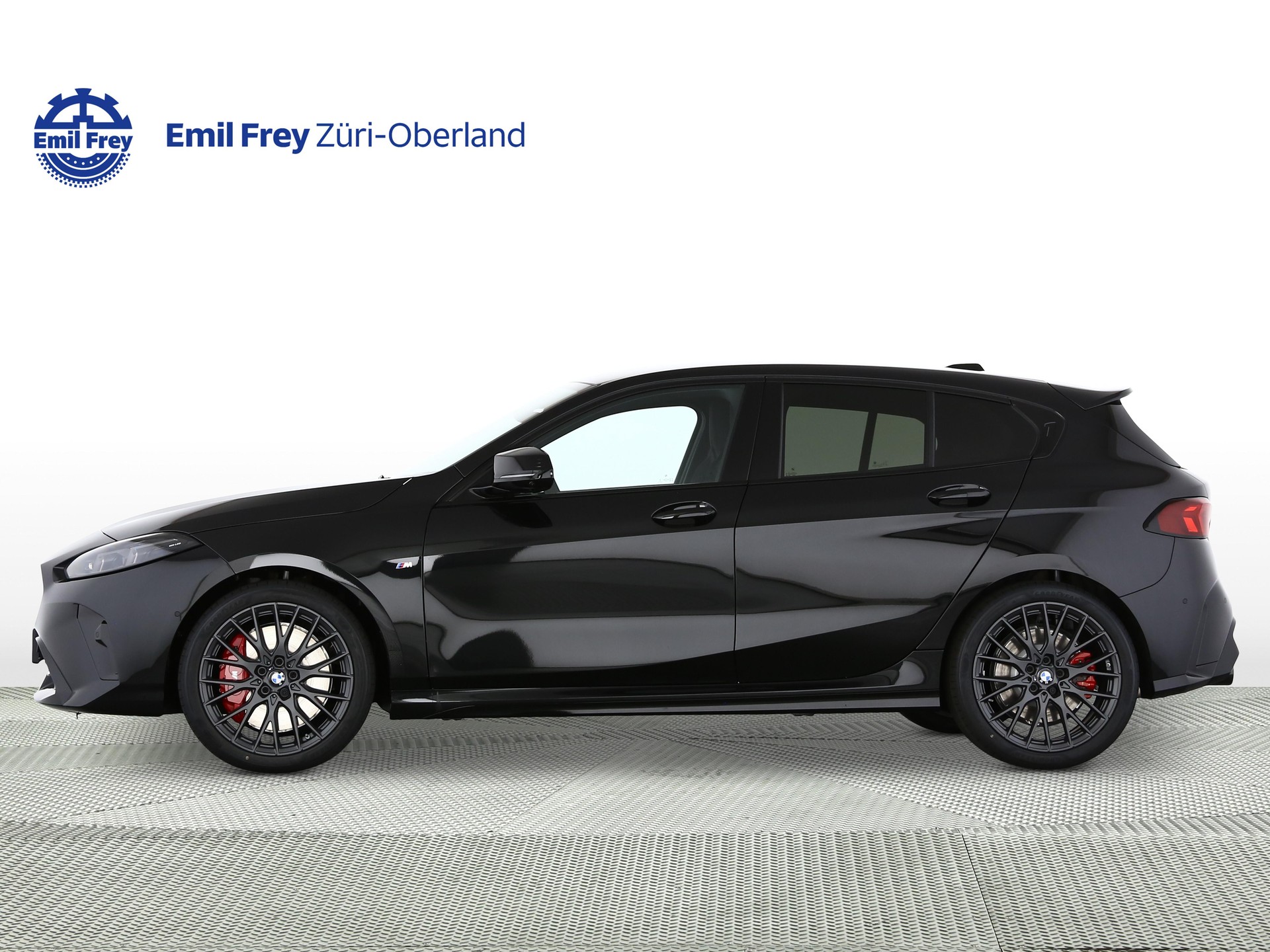 BMW M135i xDrive-showroom-element-1
