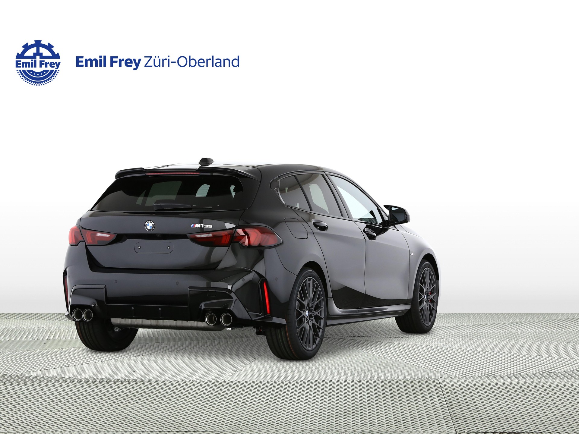 BMW M135i xDrive-showroom-element-2