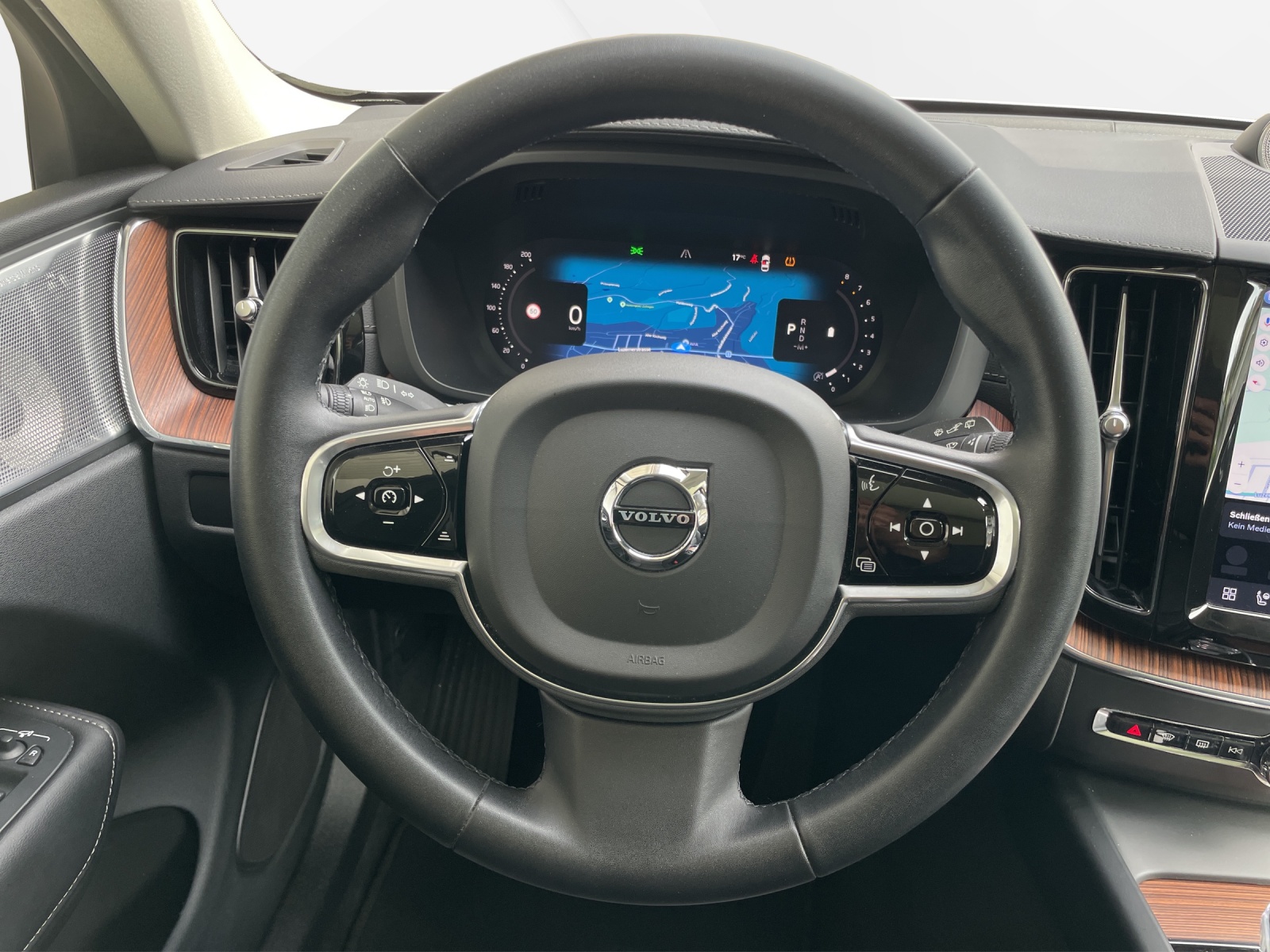 VOLVO XC60 2.0 B5 MH Ultimate Dark AWD-image-11