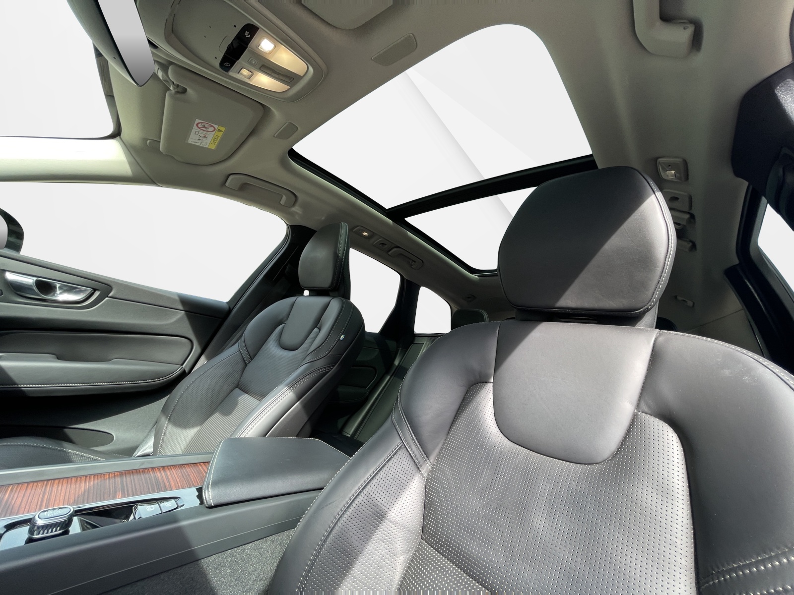 VOLVO XC60 2.0 B5 MH Ultimate Dark AWD-image-17