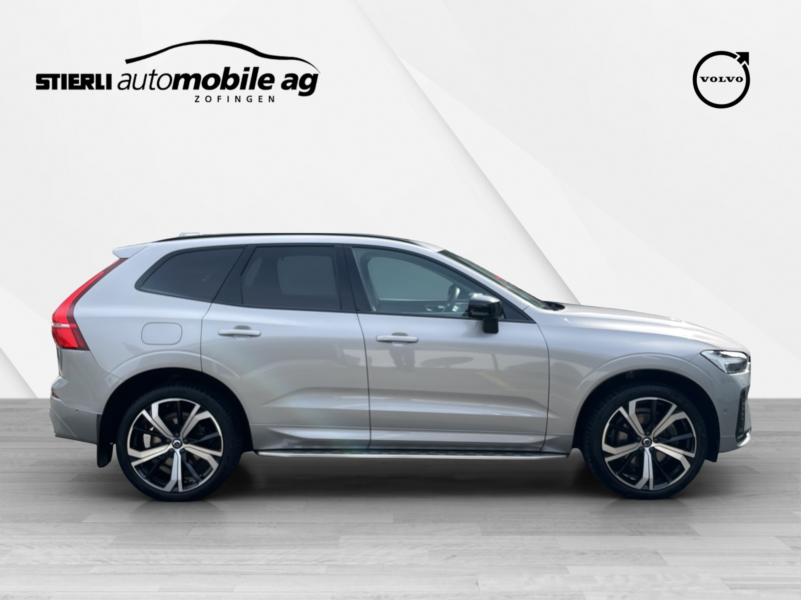 VOLVO XC60 2.0 B5 MH Ultimate Dark AWD-showroom-element-3