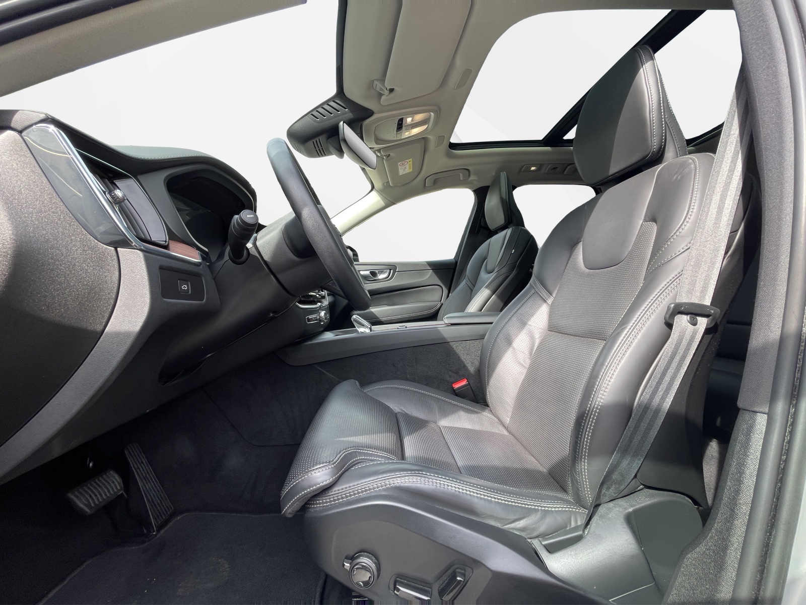 VOLVO XC60 2.0 B5 MH Ultimate Dark AWD-image-9