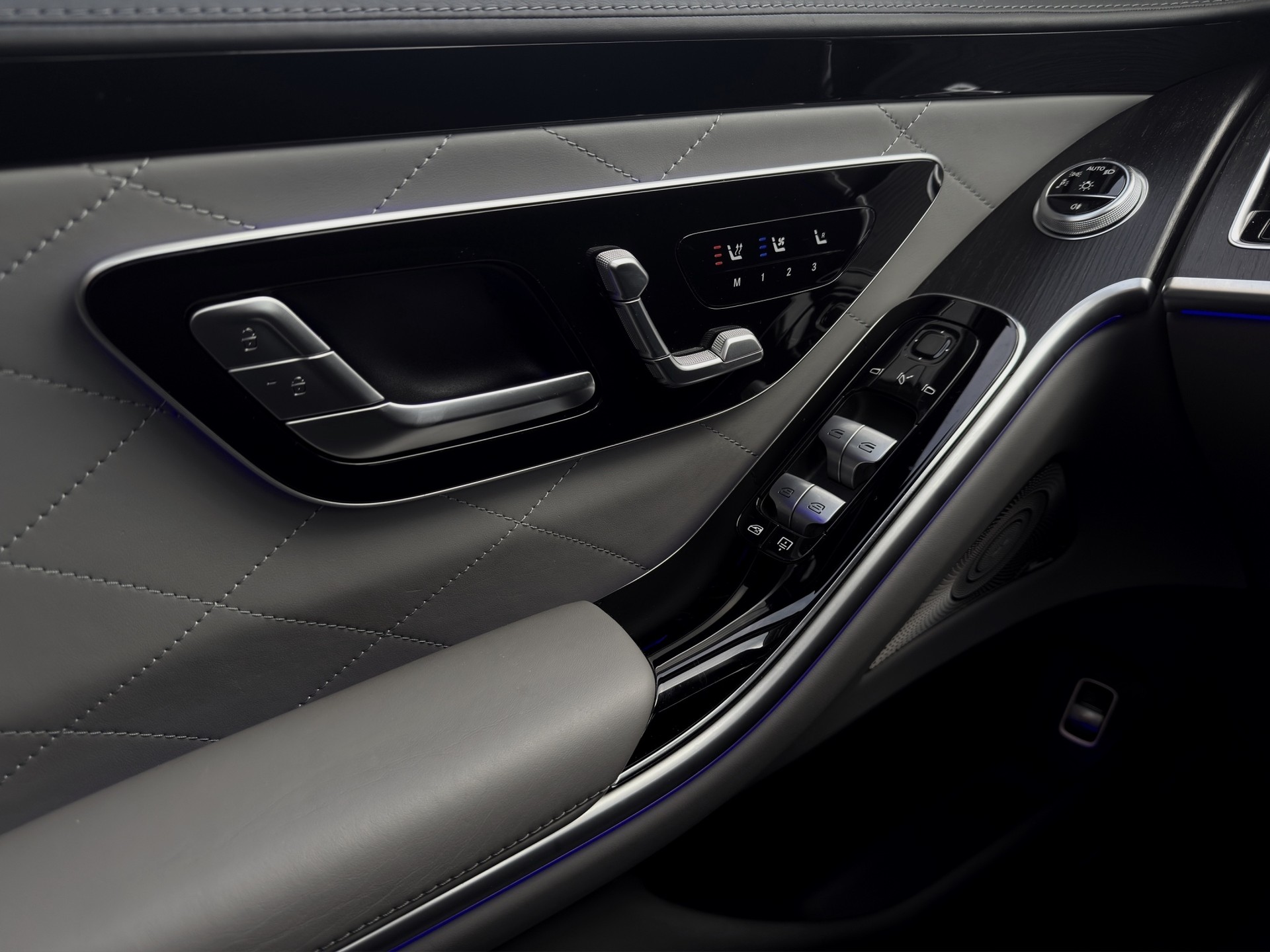 MERCEDES-BENZ S 580 e L 4Matic AMG Line 9G-Tronic-image-12