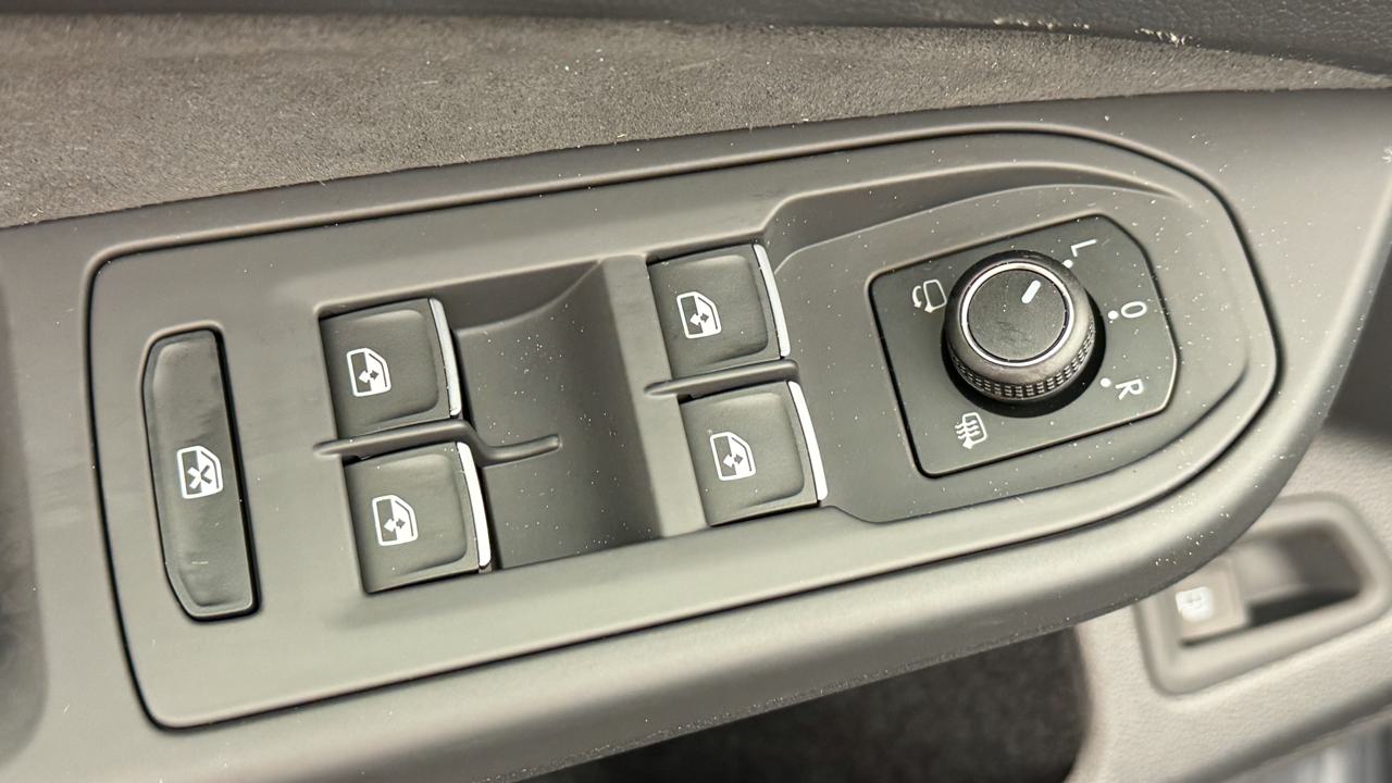 VW Golf VIII 1.5 TSI PHEV Limited-image-8