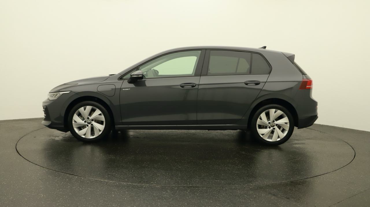 VW Golf VIII 1.5 TSI PHEV Limited-showroom-element-1