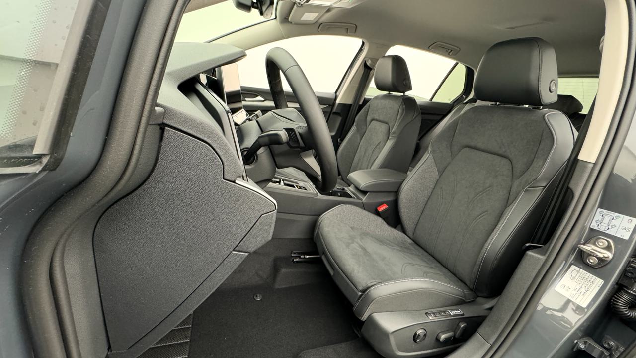 VW Golf VIII 1.5 TSI PHEV Limited-image-4