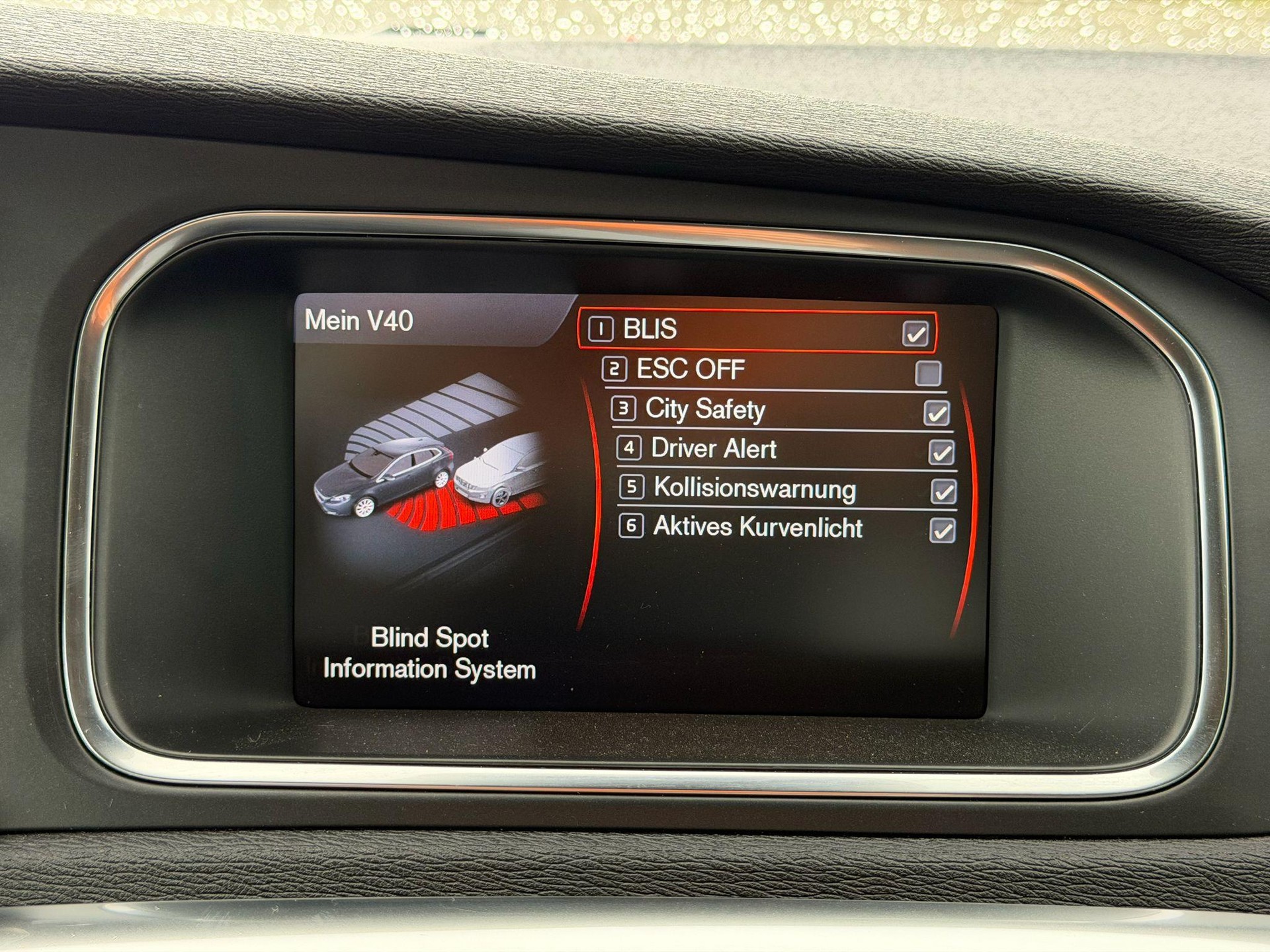 VOLVO V40 2.0 D3 Momentum S/S-image-17