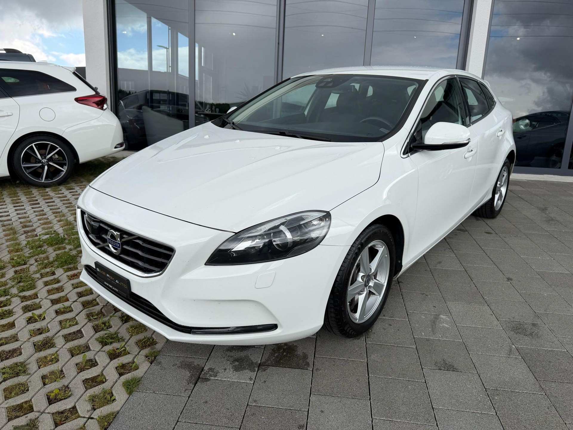 VOLVO V40 2.0 D3 Momentum S/S