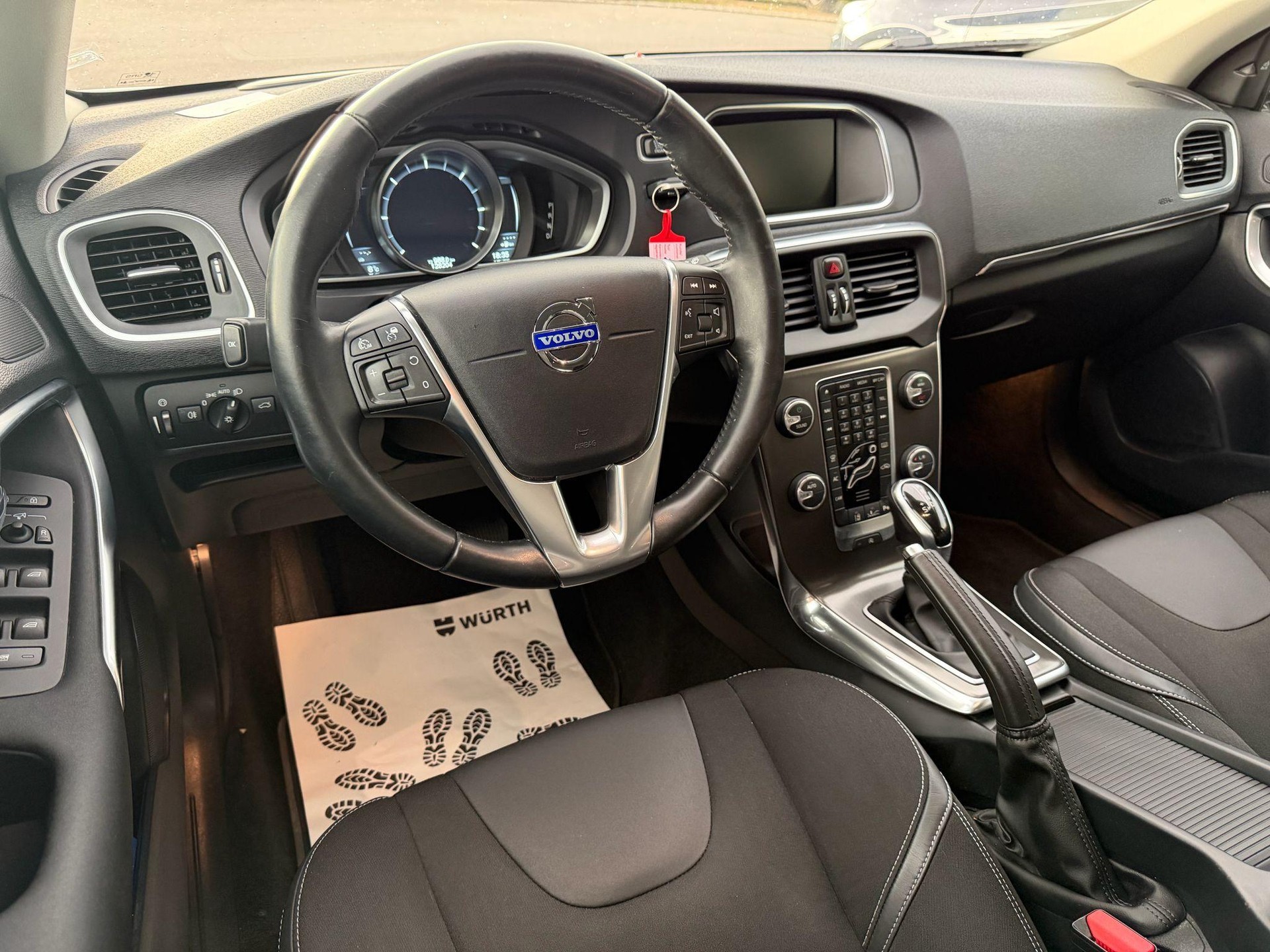 VOLVO V40 2.0 D3 Momentum S/S-image-7