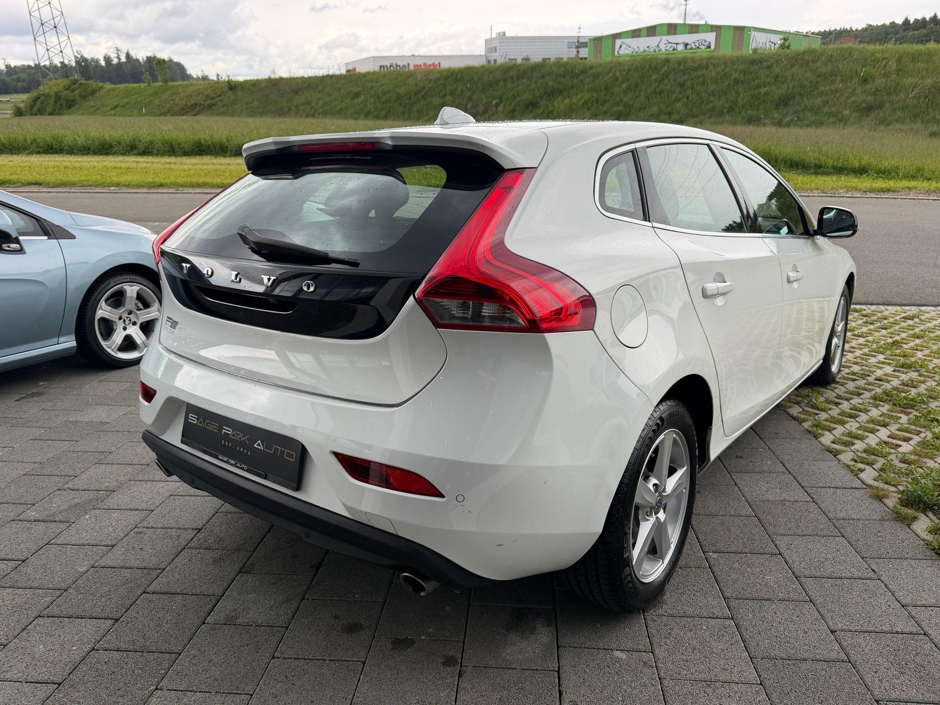 VOLVO V40 2.0 D3 Momentum S/S-image-6