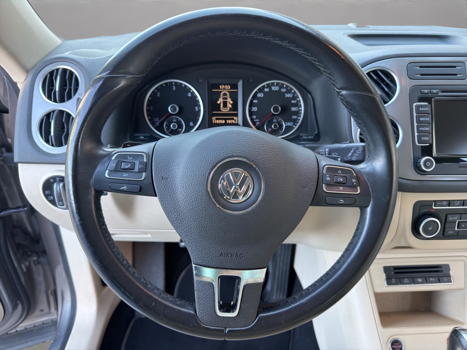VW Tiguan 2.0 TDI Sport&Style DSG-image-9