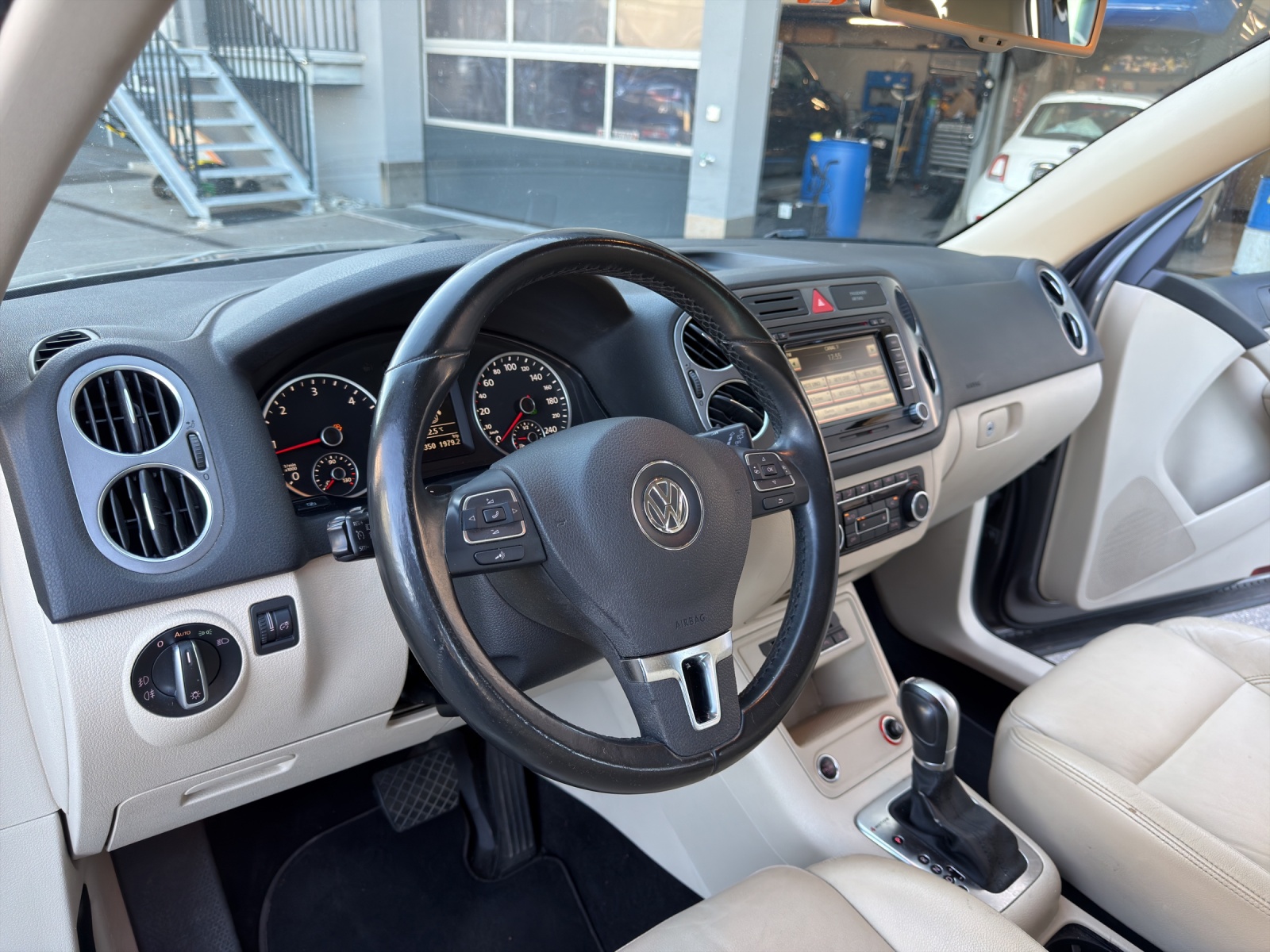 VW Tiguan 2.0 TDI Sport&Style DSG-image-22