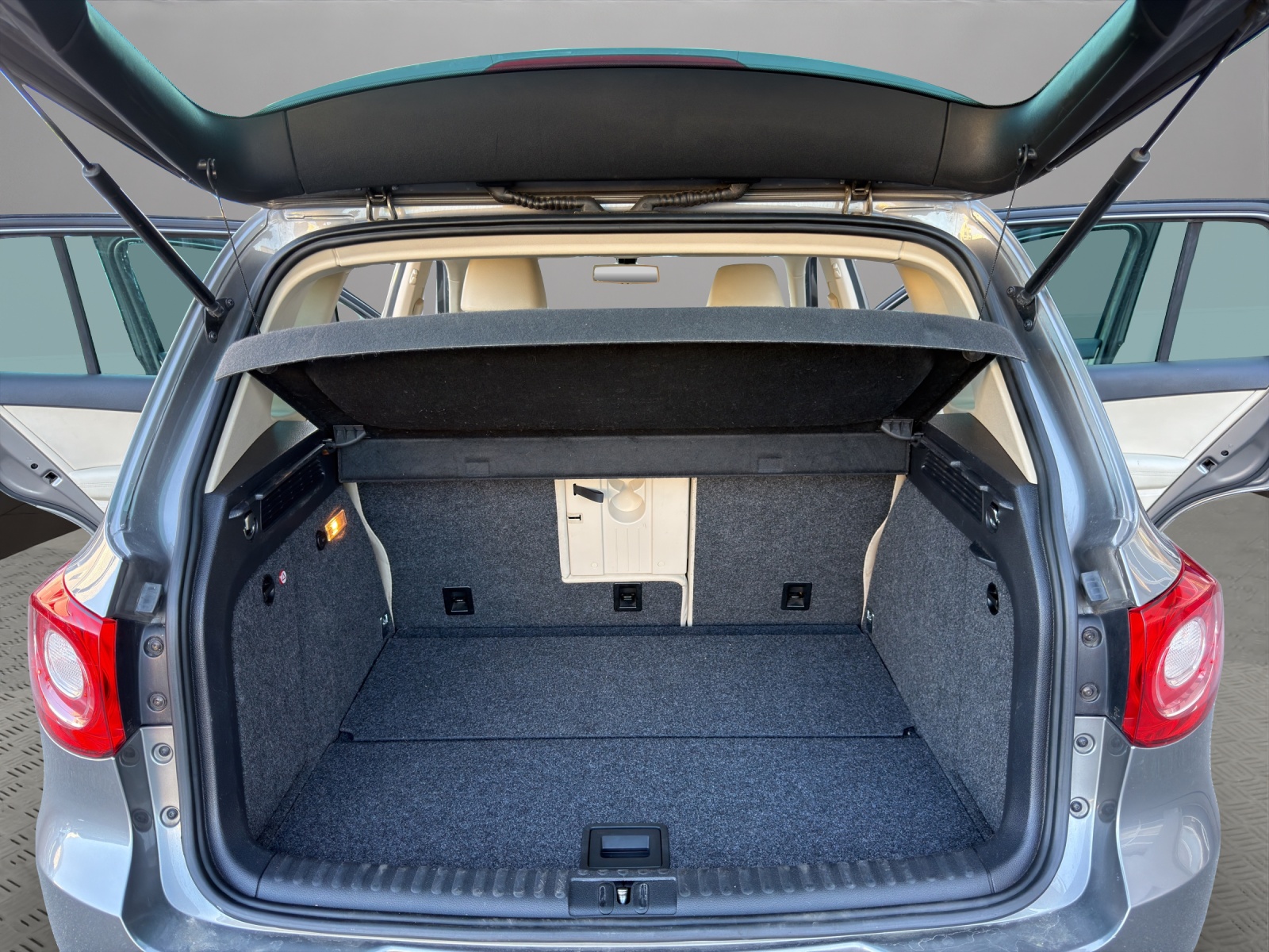 VW Tiguan 2.0 TDI Sport&Style DSG-image-18