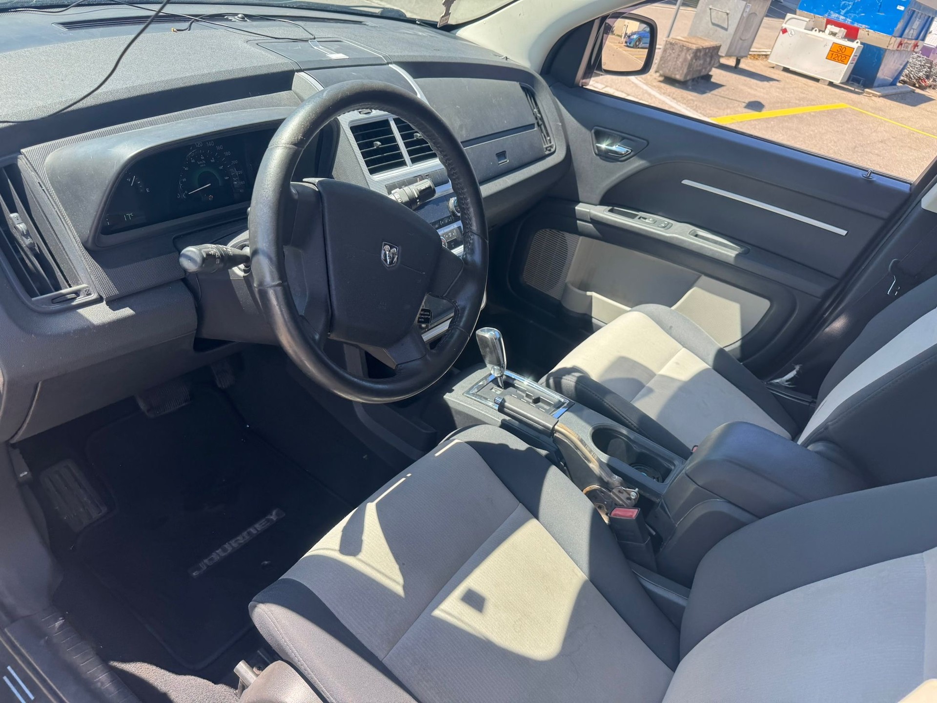DODGE Journey 2.0 CRD SXT Automatic-image-5