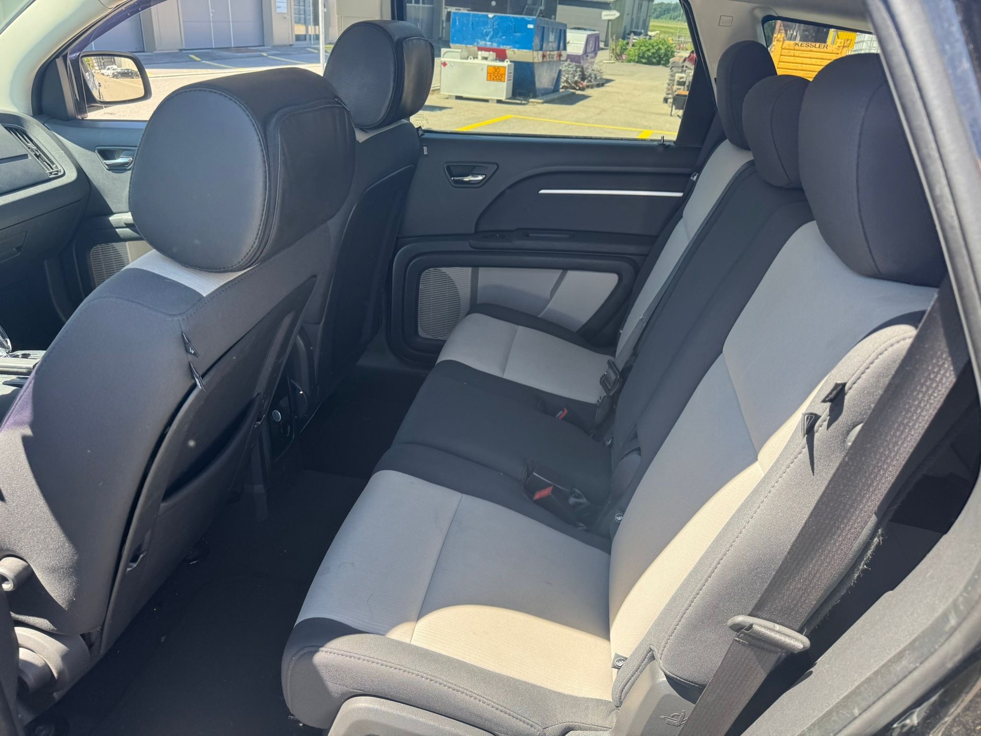 DODGE Journey 2.0 CRD SXT Automatic-image-8