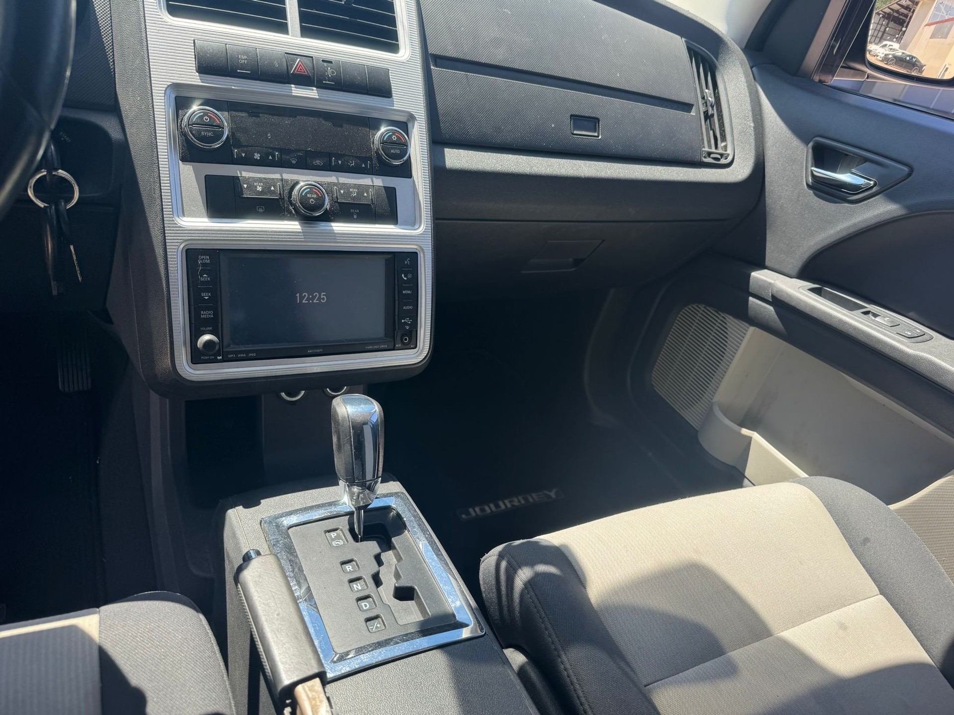 DODGE Journey 2.0 CRD SXT Automatic-image-7