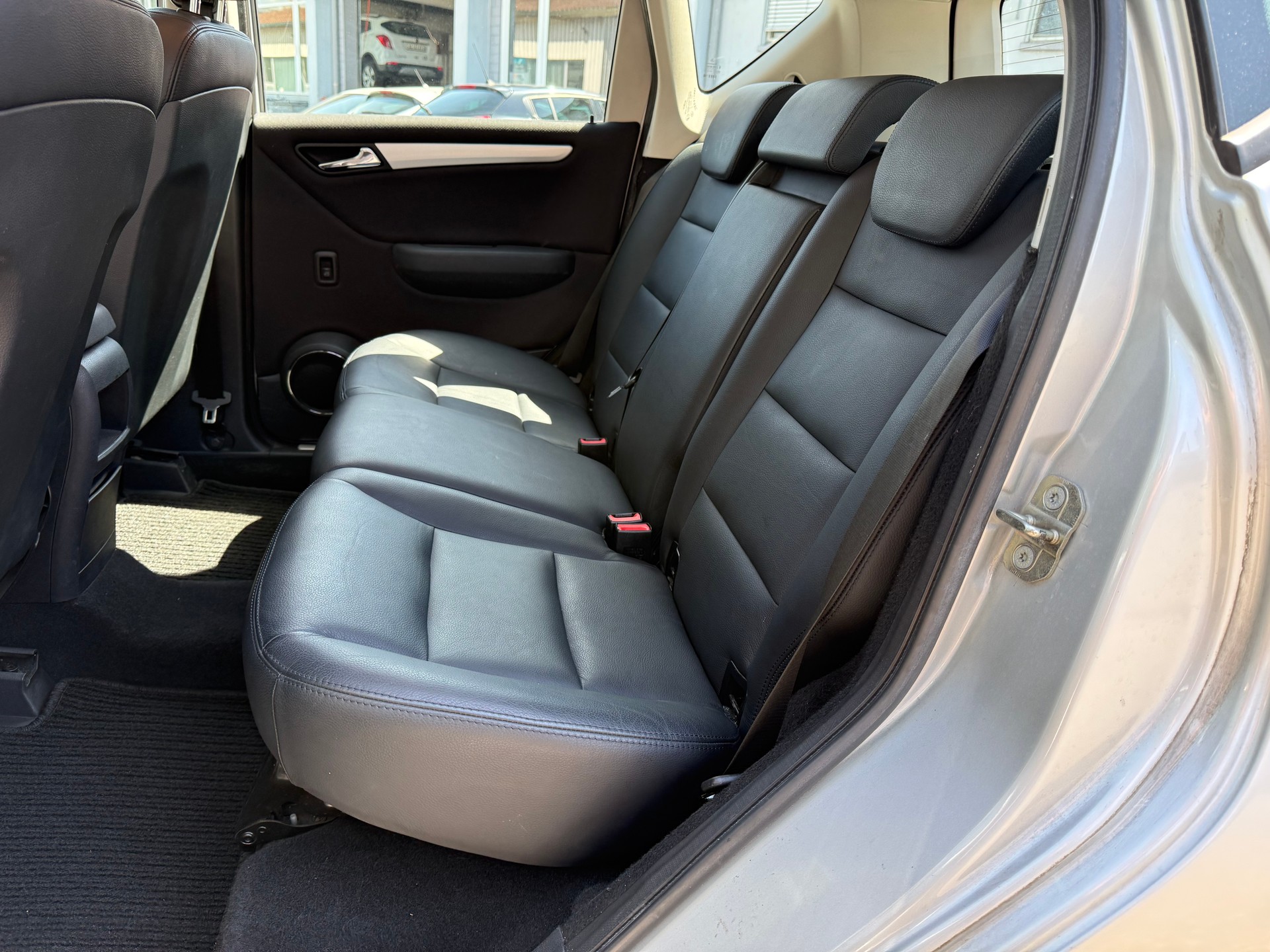 MERCEDES-BENZ A 200 T Avantgarde-image-6