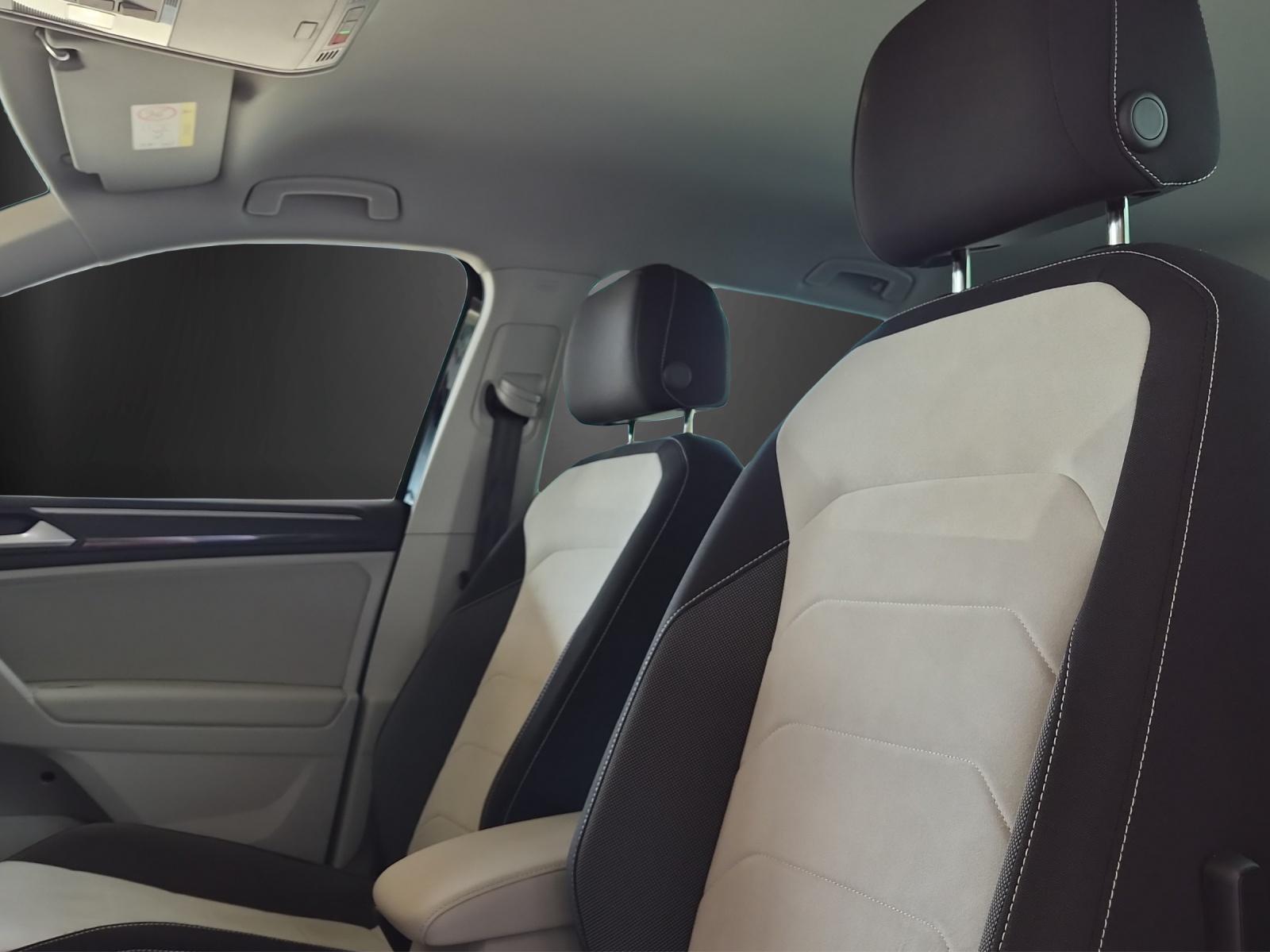 VW Tiguan 2.0TSI Elegance 4Motion DSG-image-15