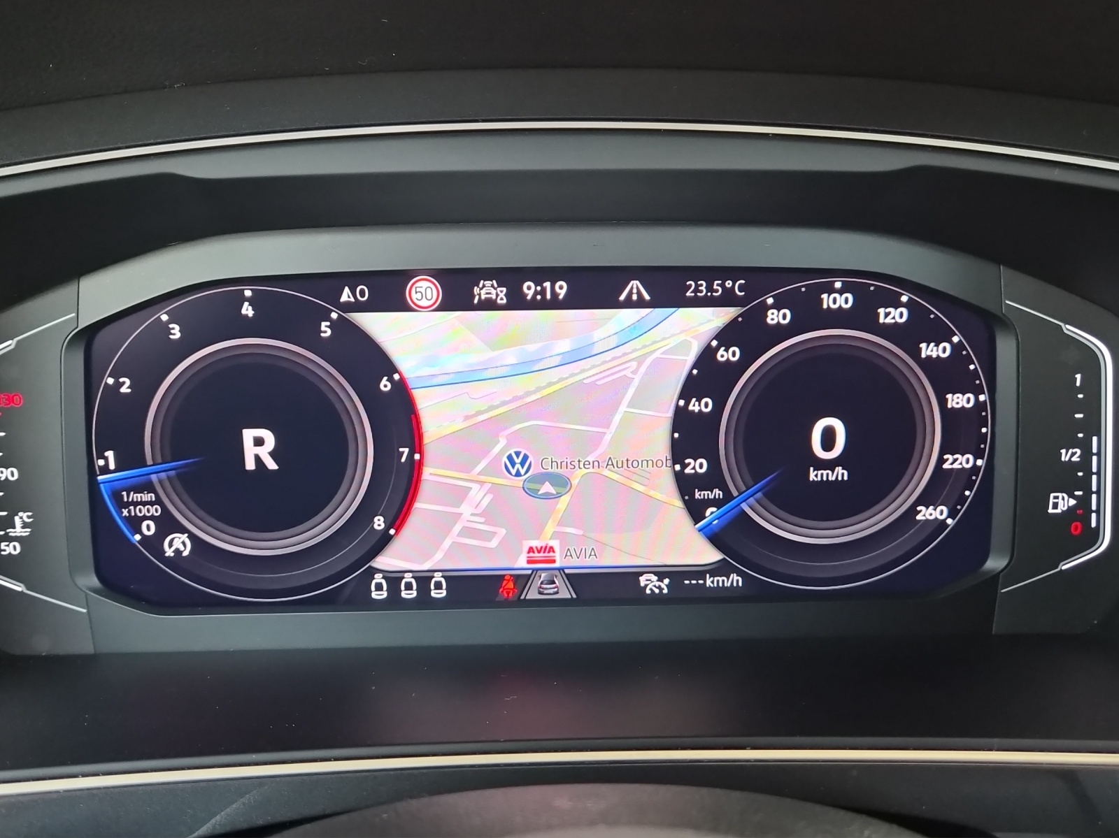 VW Tiguan 2.0TSI Elegance 4Motion DSG-image-12