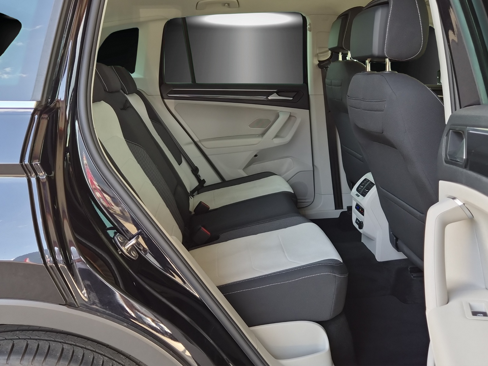 VW Tiguan 2.0TSI Elegance 4Motion DSG-image-7