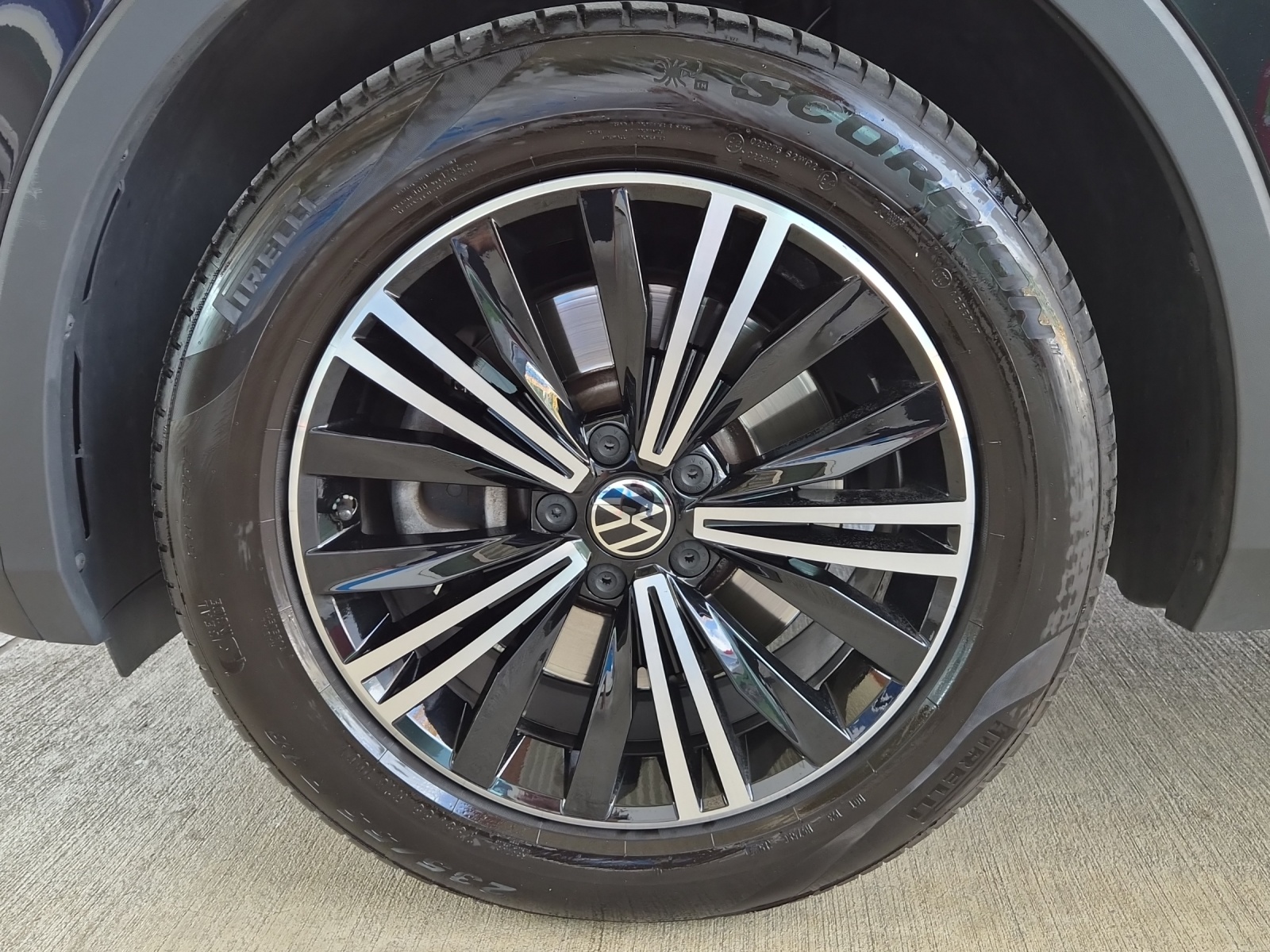 VW Tiguan 2.0TSI Elegance 4Motion DSG-image-14