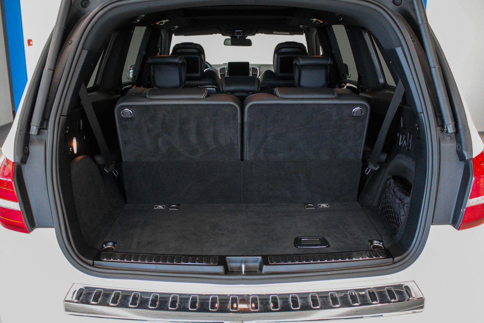 MERCEDES-BENZ GLS 63 AMG 4Matic Speedshift Plus 7G-Tronic-image-27