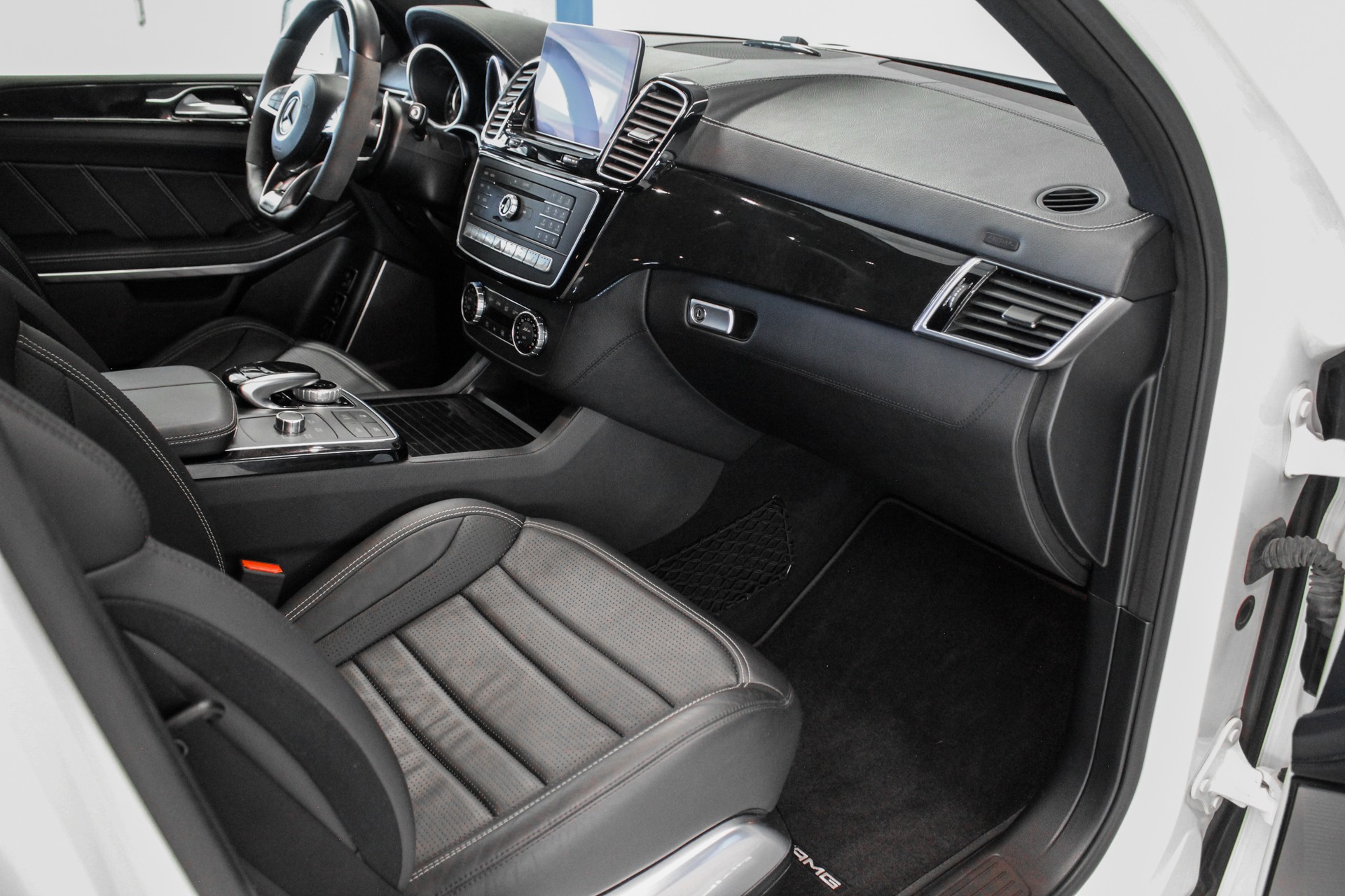 MERCEDES-BENZ GLS 63 AMG 4Matic Speedshift Plus 7G-Tronic-image-11