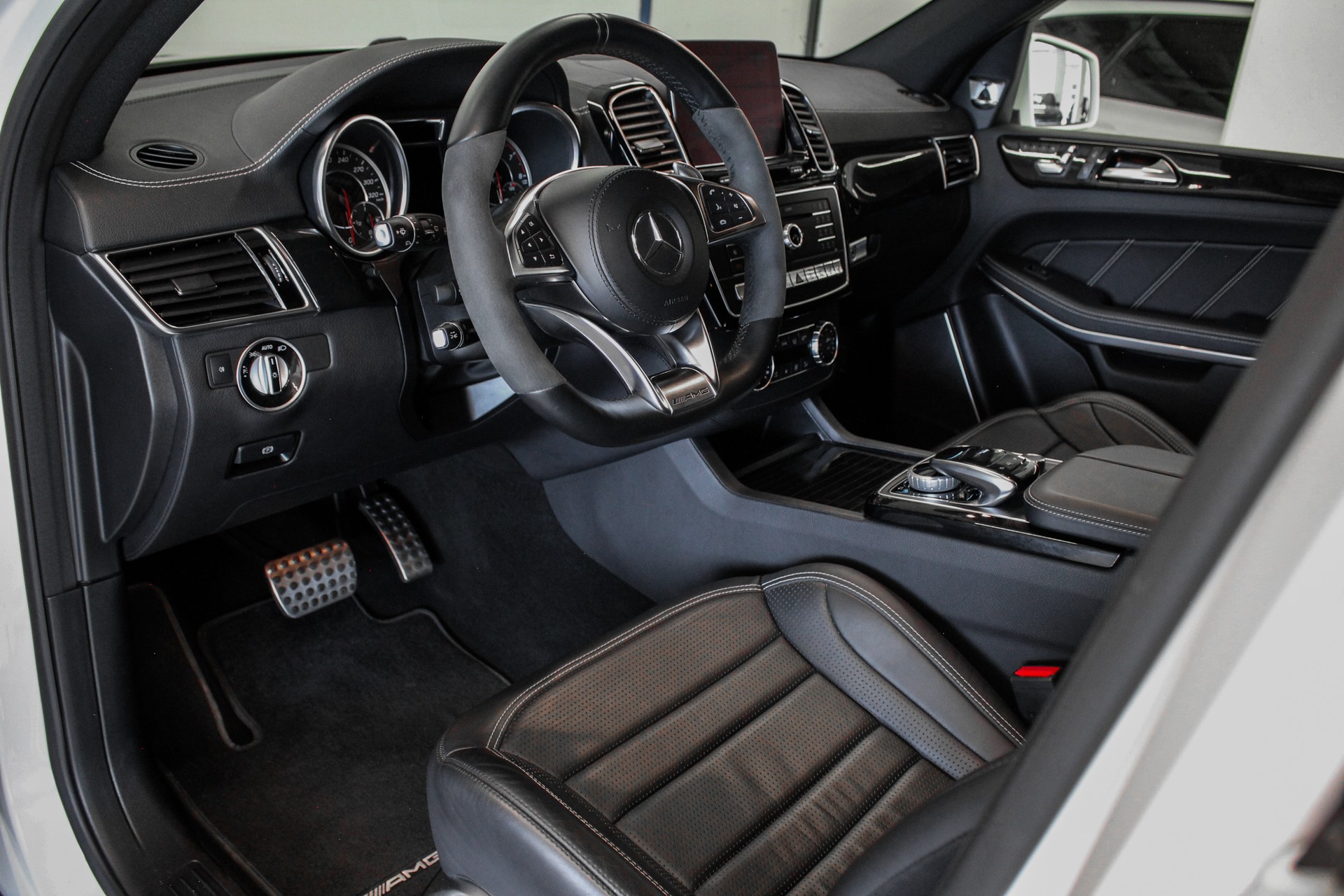 MERCEDES-BENZ GLS 63 AMG 4Matic Speedshift Plus 7G-Tronic-image-7