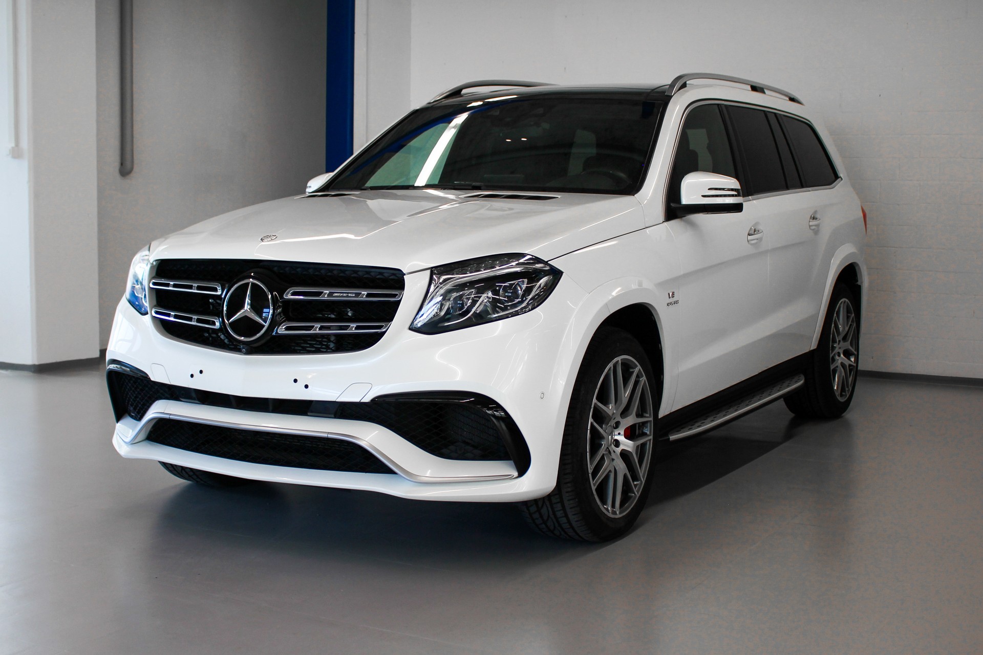 MERCEDES-BENZ GLS 63 AMG 4Matic Speedshift Plus 7G-Tronic-showroom-element-1