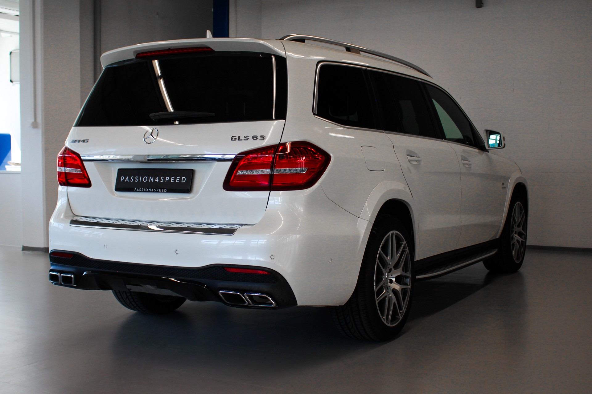 MERCEDES-BENZ GLS 63 AMG 4Matic Speedshift Plus 7G-Tronic-image-4