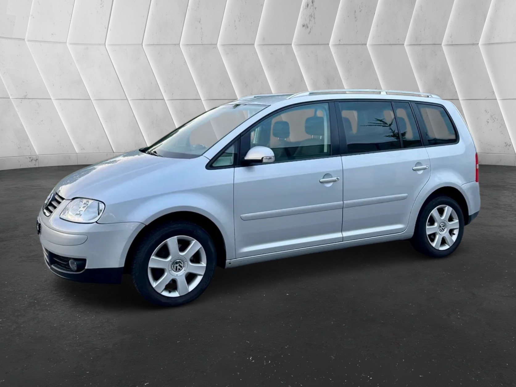 VW Touran 1.6 FSI Trendline-image-3