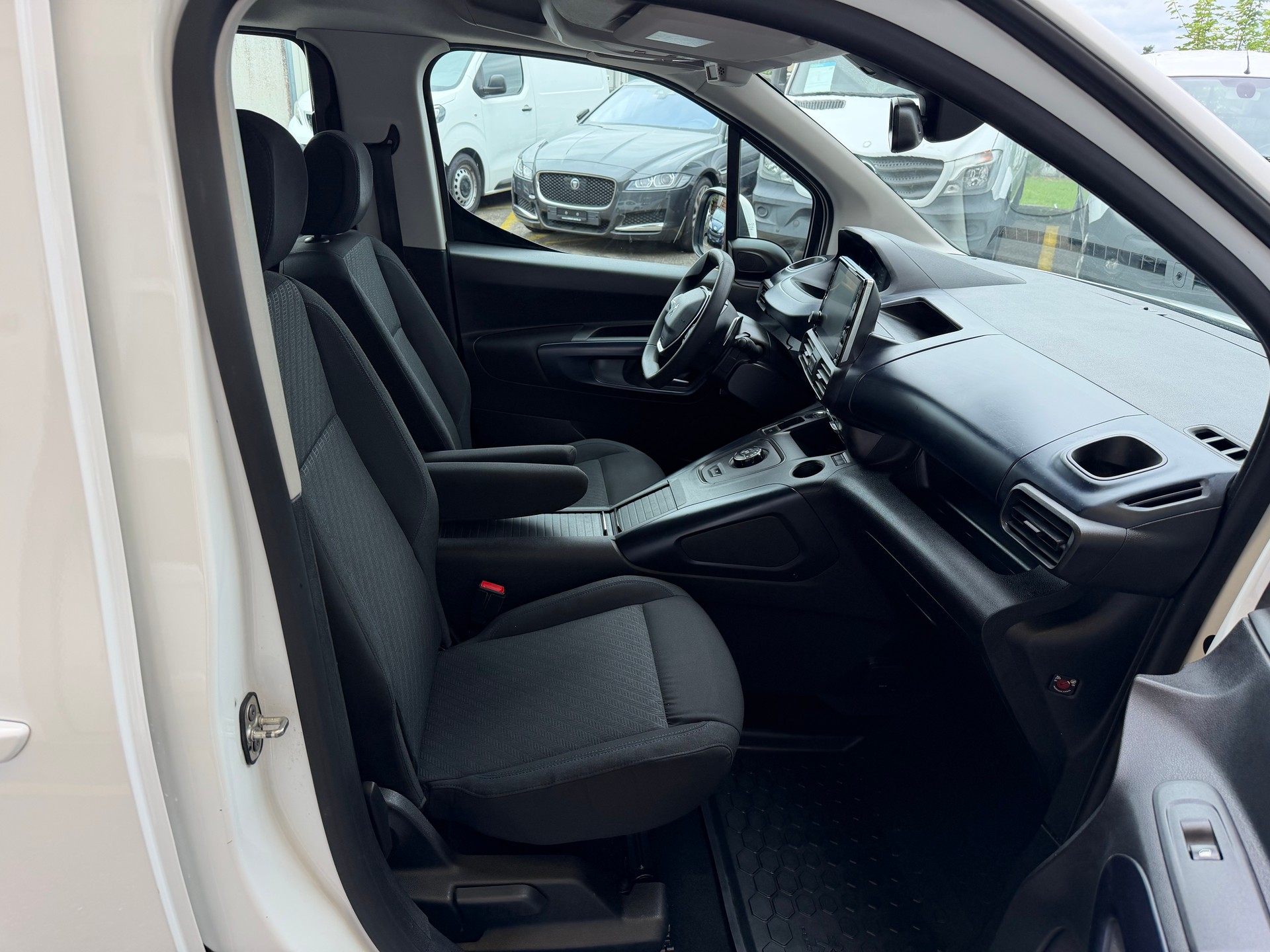PEUGEOT Rifter Long 1.5 BlueHDi 7PL Active EAT8-image-10