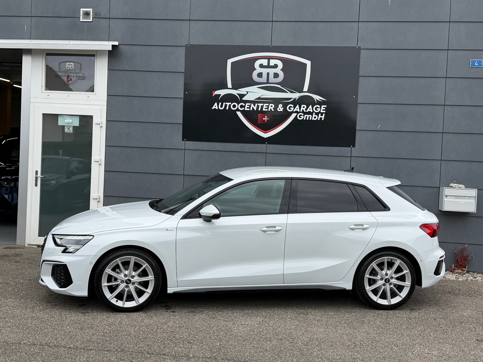 AUDI A3 Sportback 35 TFSI S line S-tronic °° 5 Jahre / 100'000 KM Audi-Garantie °°-showroom-element-3