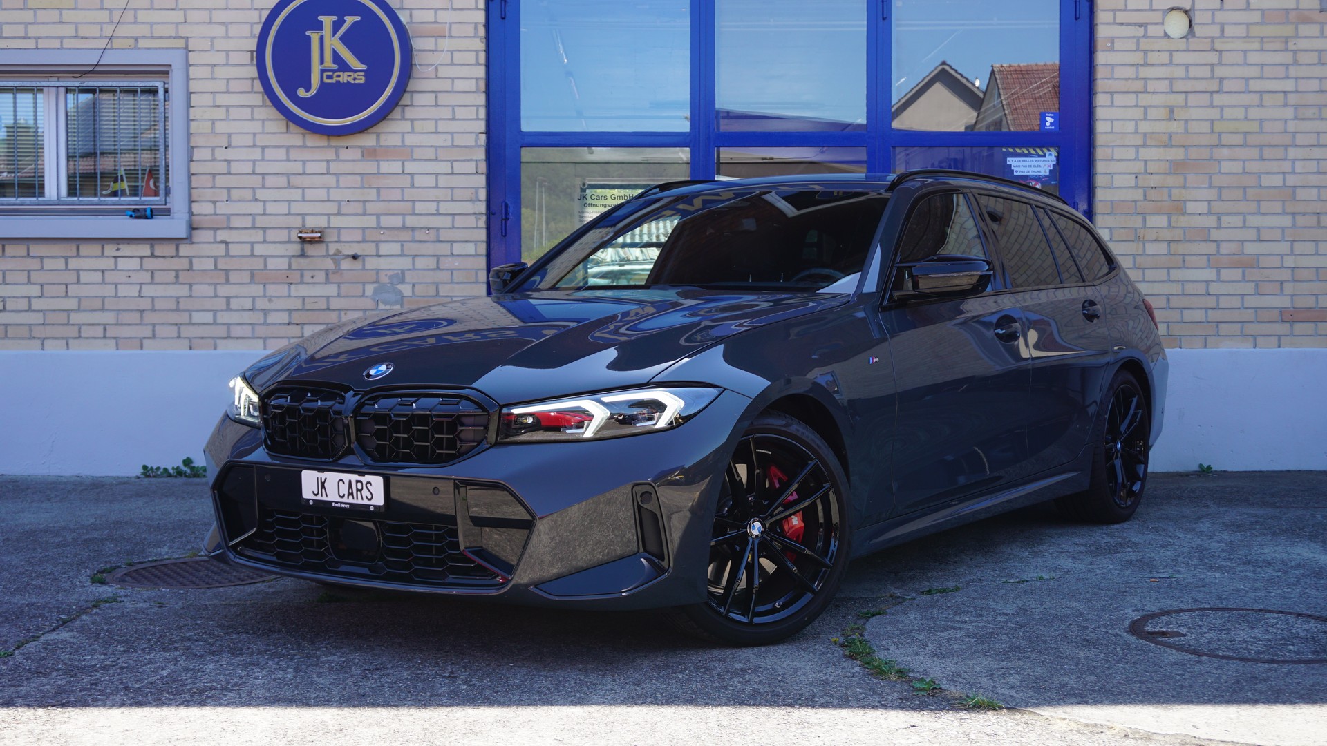 BMW M340i xDrive Touring-showroom-element-1
