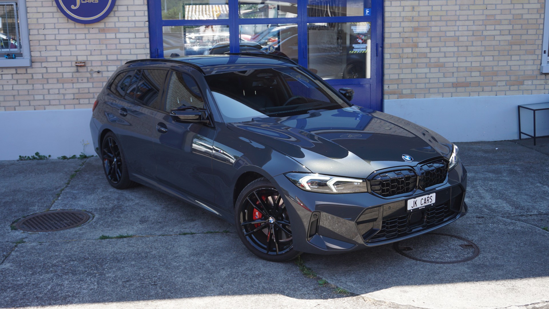 BMW M340i xDrive Touring-showroom-element-2