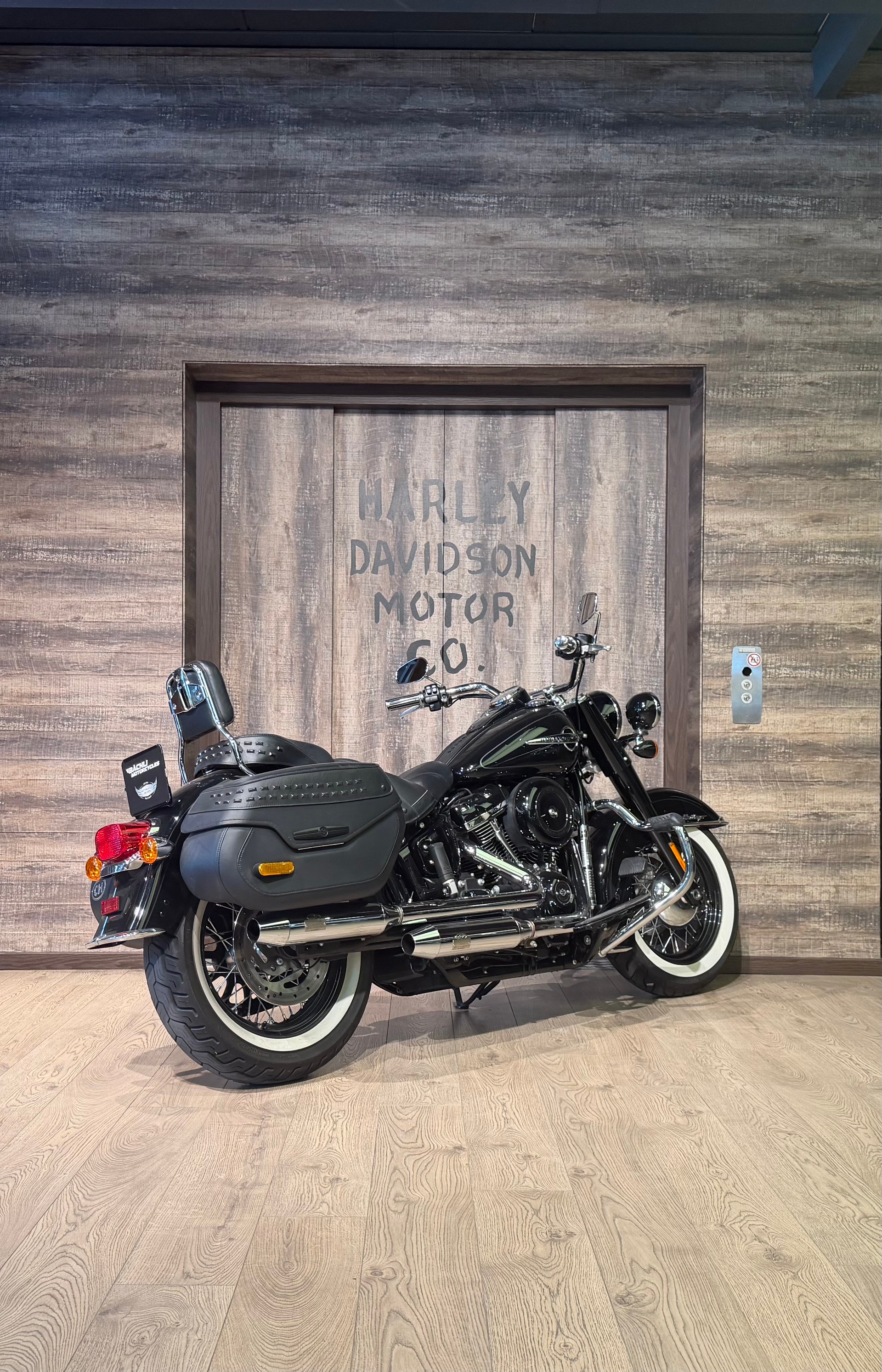 HARLEY-DAVIDSON FLHC Heritage Classic-image-5