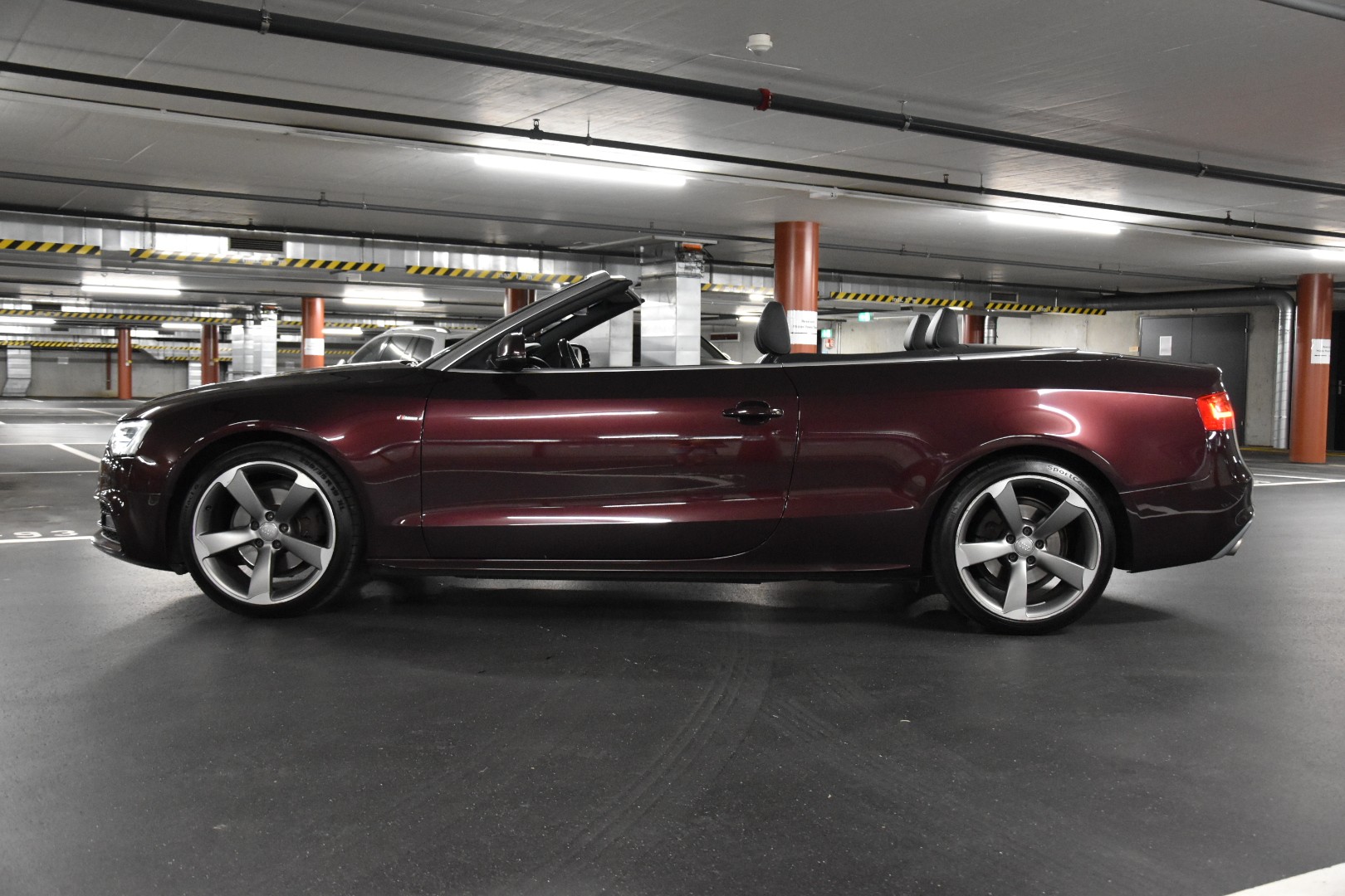 AUDI A5 Cabriolet 2.0 TDI quattro-showroom-element-3